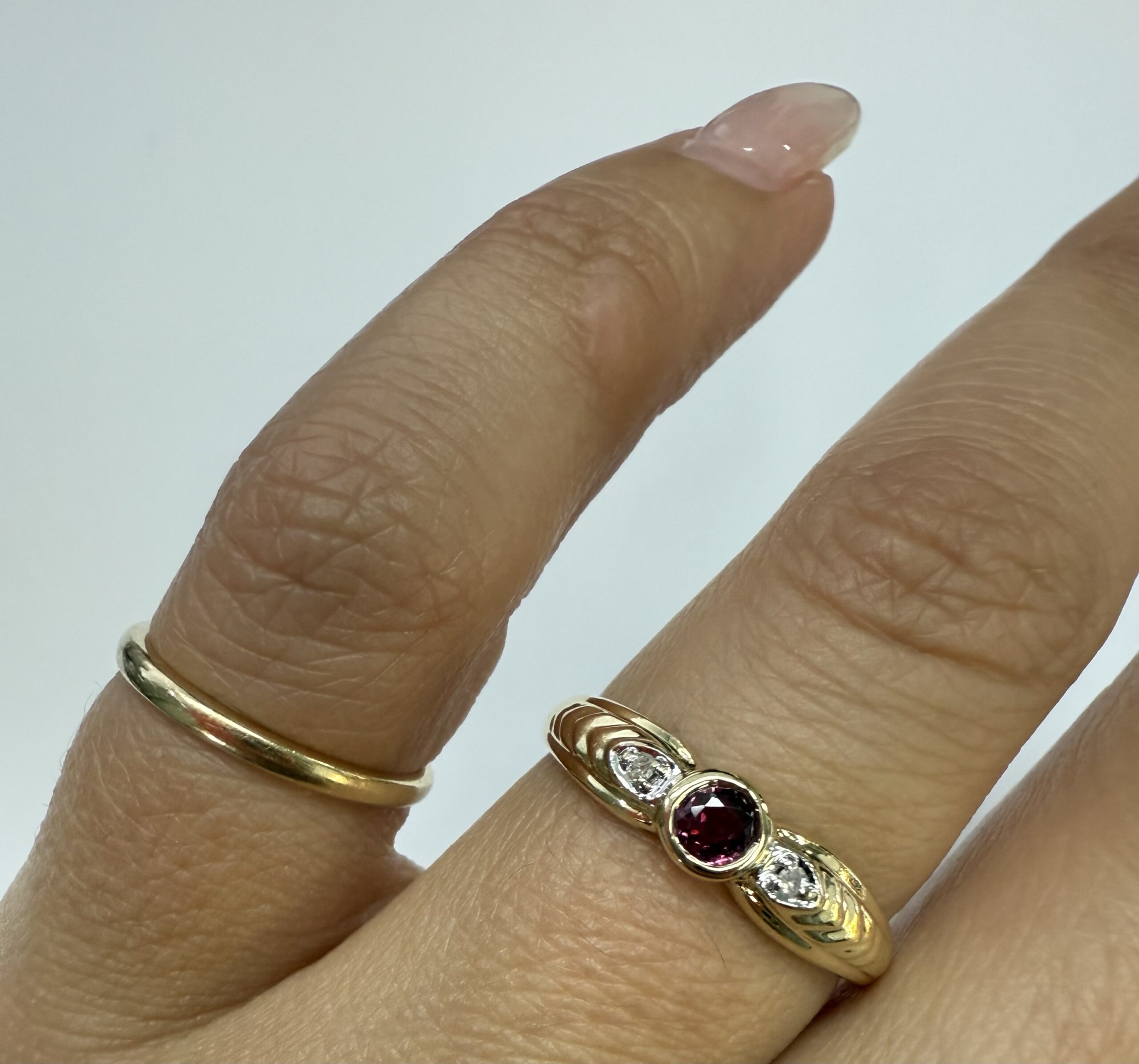 Vintage 14k Yellow Gold Bezel Set Ruby Ring - Image 29