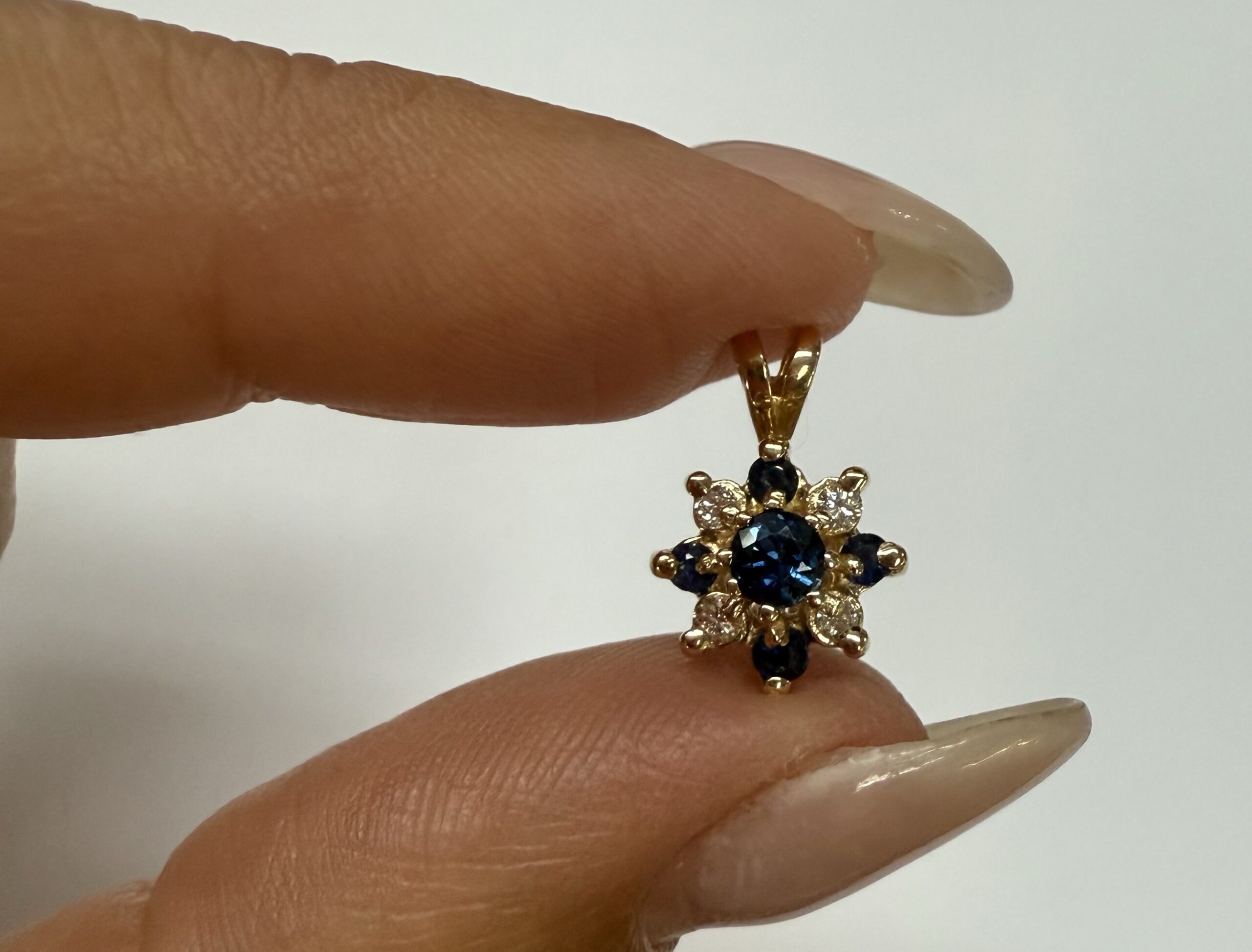 Vintage 14k Yellow Gold 1/4 Cttw Sapphire & Diamond Cluster Pendant - Image 2