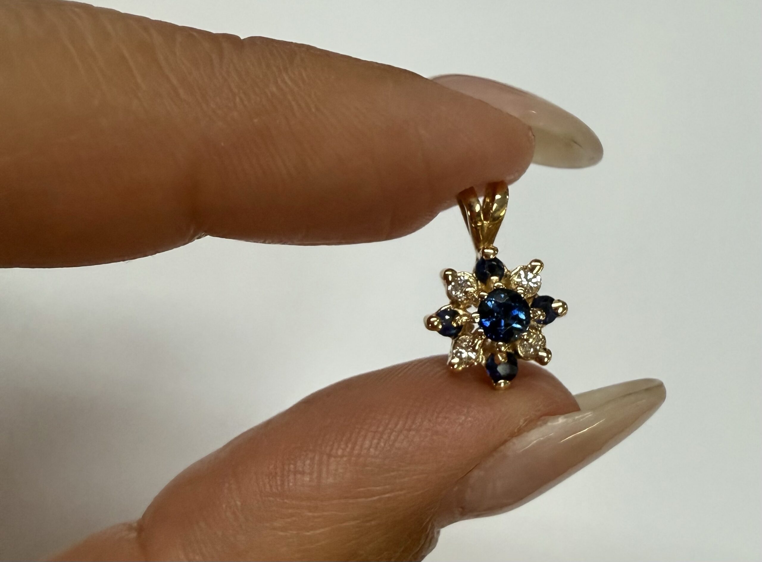 Vintage 14k Yellow Gold 1/4 Cttw Sapphire & Diamond Cluster Pendant - Image 3