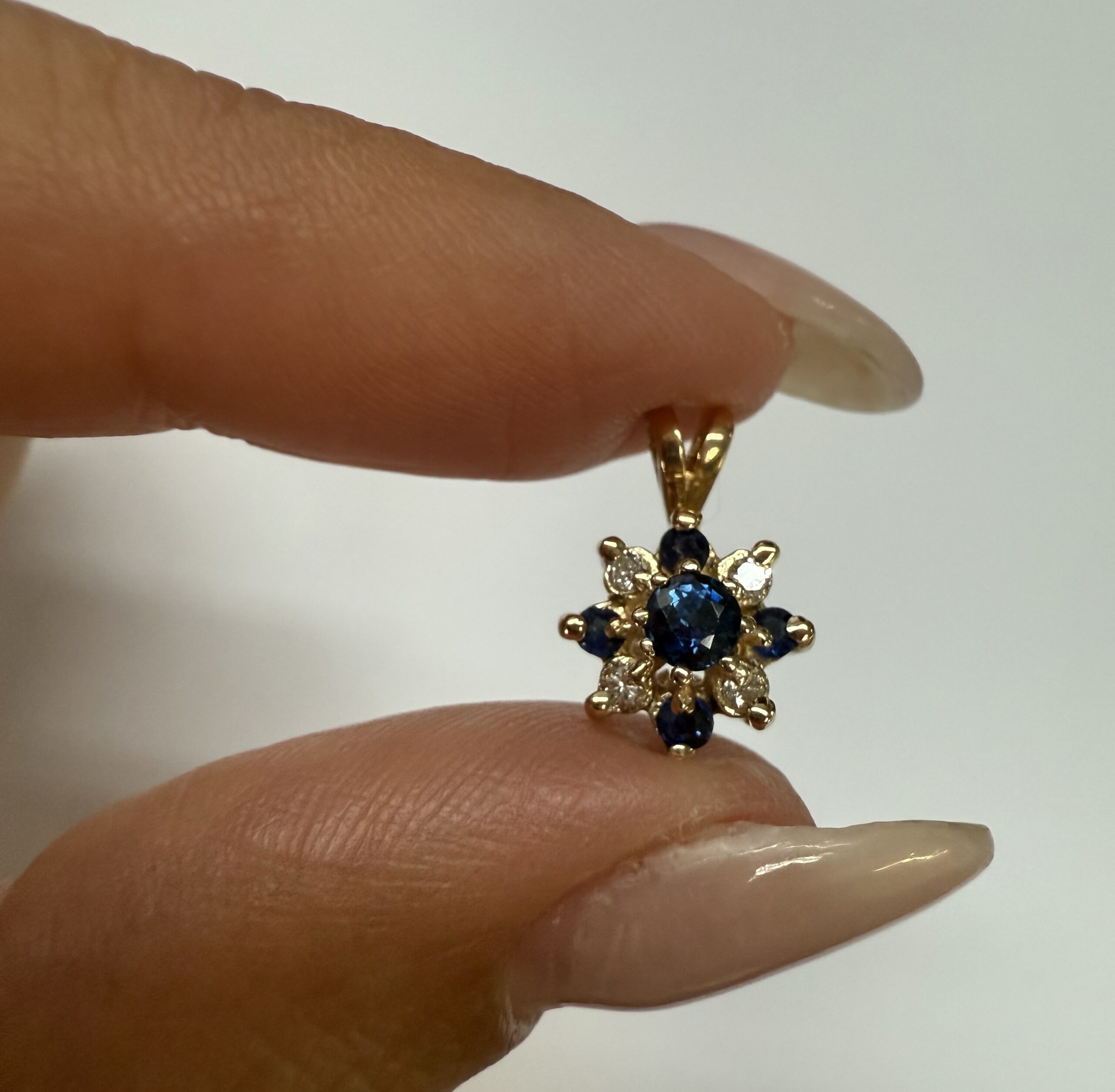 Vintage 14k Yellow Gold 1/4 Cttw Sapphire & Diamond Cluster Pendant - Image 7