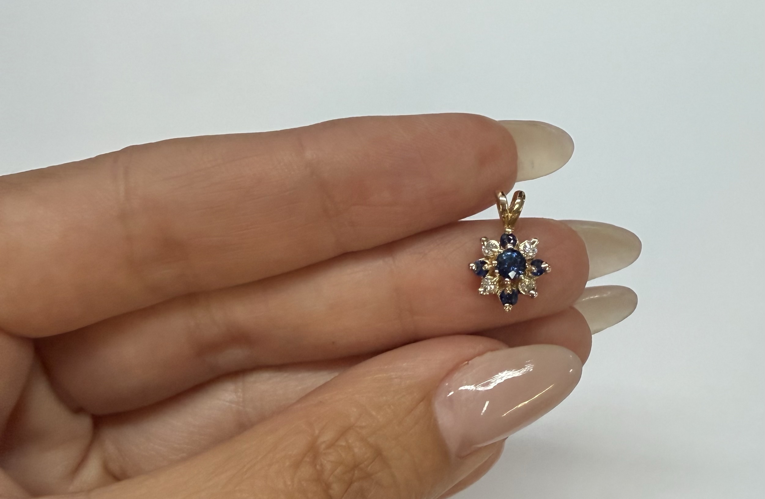 Vintage 14k Yellow Gold 1/4 Cttw Sapphire & Diamond Cluster Pendant - Image 8