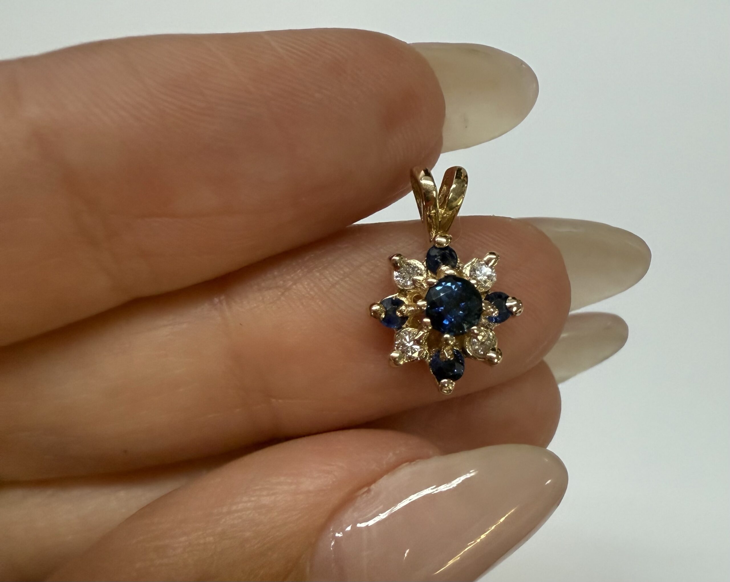 Vintage 14k Yellow Gold 1/4 Cttw Sapphire & Diamond Cluster Pendant - Image 10