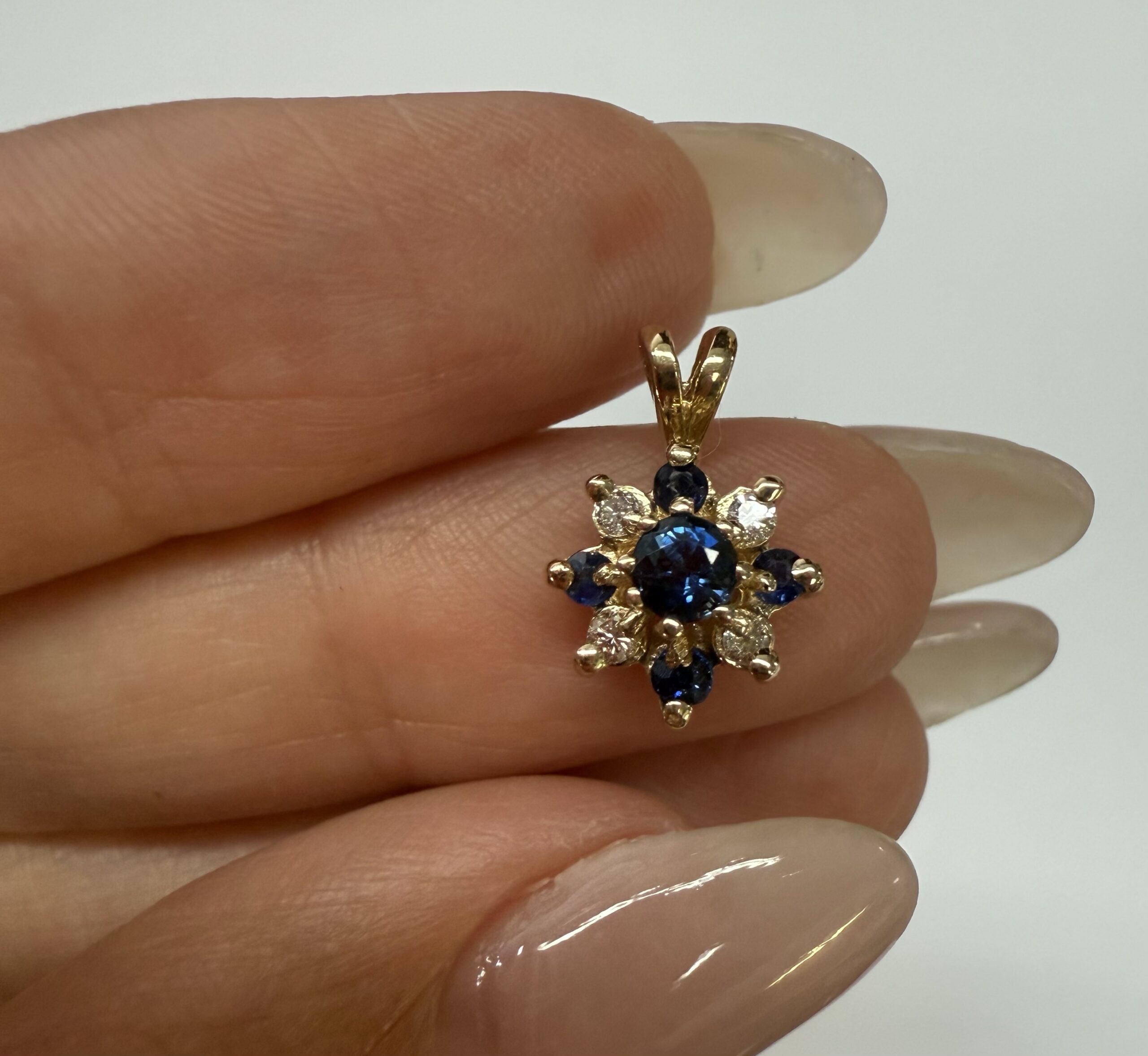 Vintage 14k Yellow Gold 1/4 Cttw Sapphire & Diamond Cluster Pendant - Image 11