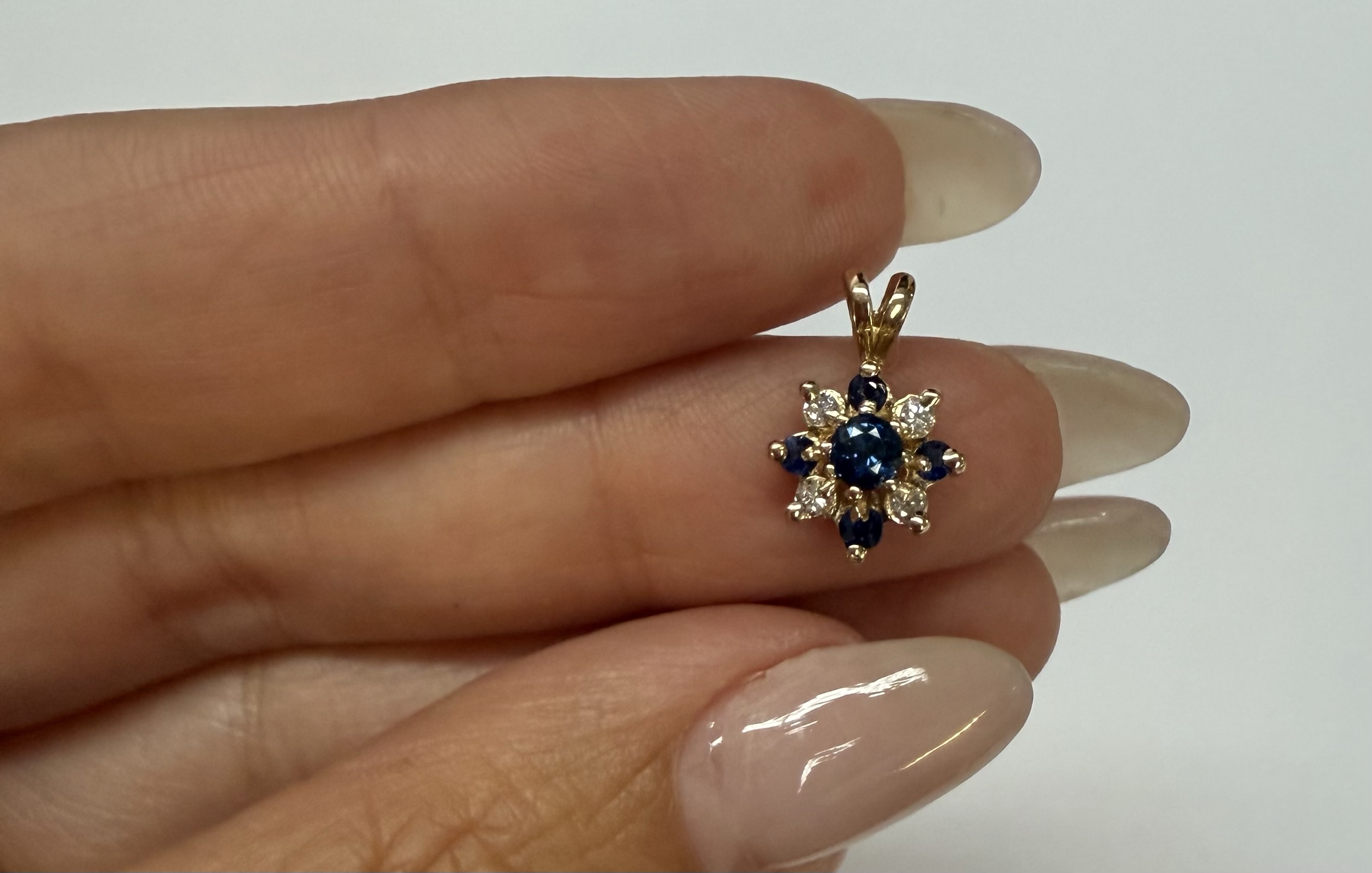 Vintage 14k Yellow Gold 1/4 Cttw Sapphire & Diamond Cluster Pendant - Image 13