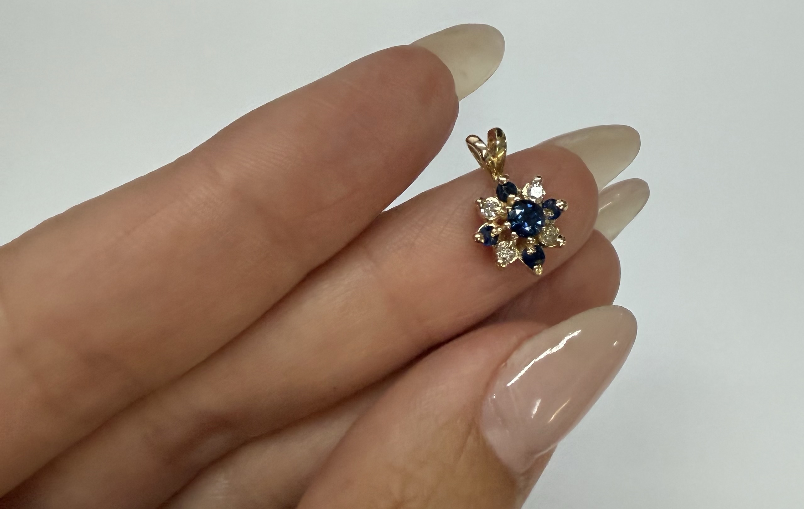 Vintage 14k Yellow Gold 1/4 Cttw Sapphire & Diamond Cluster Pendant - Image 14