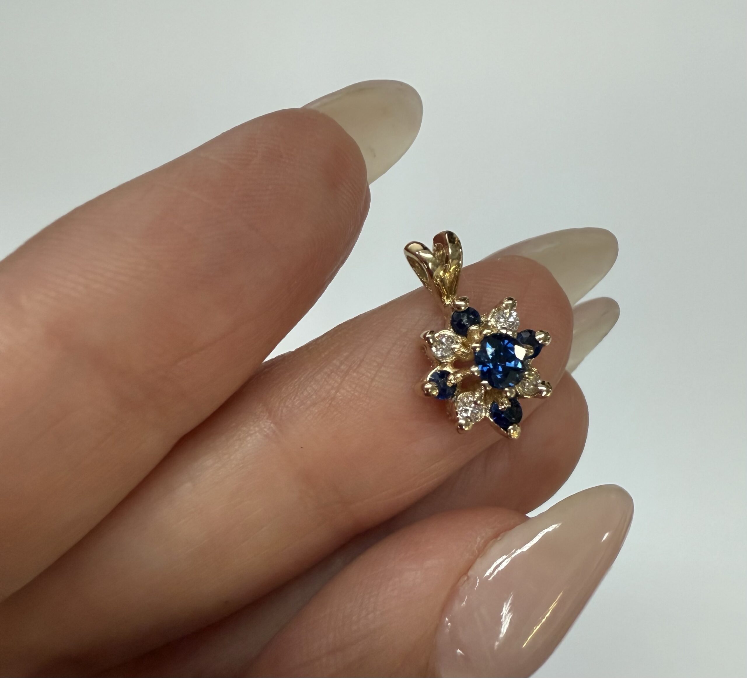 Vintage 14k Yellow Gold 1/4 Cttw Sapphire & Diamond Cluster Pendant - Image 12