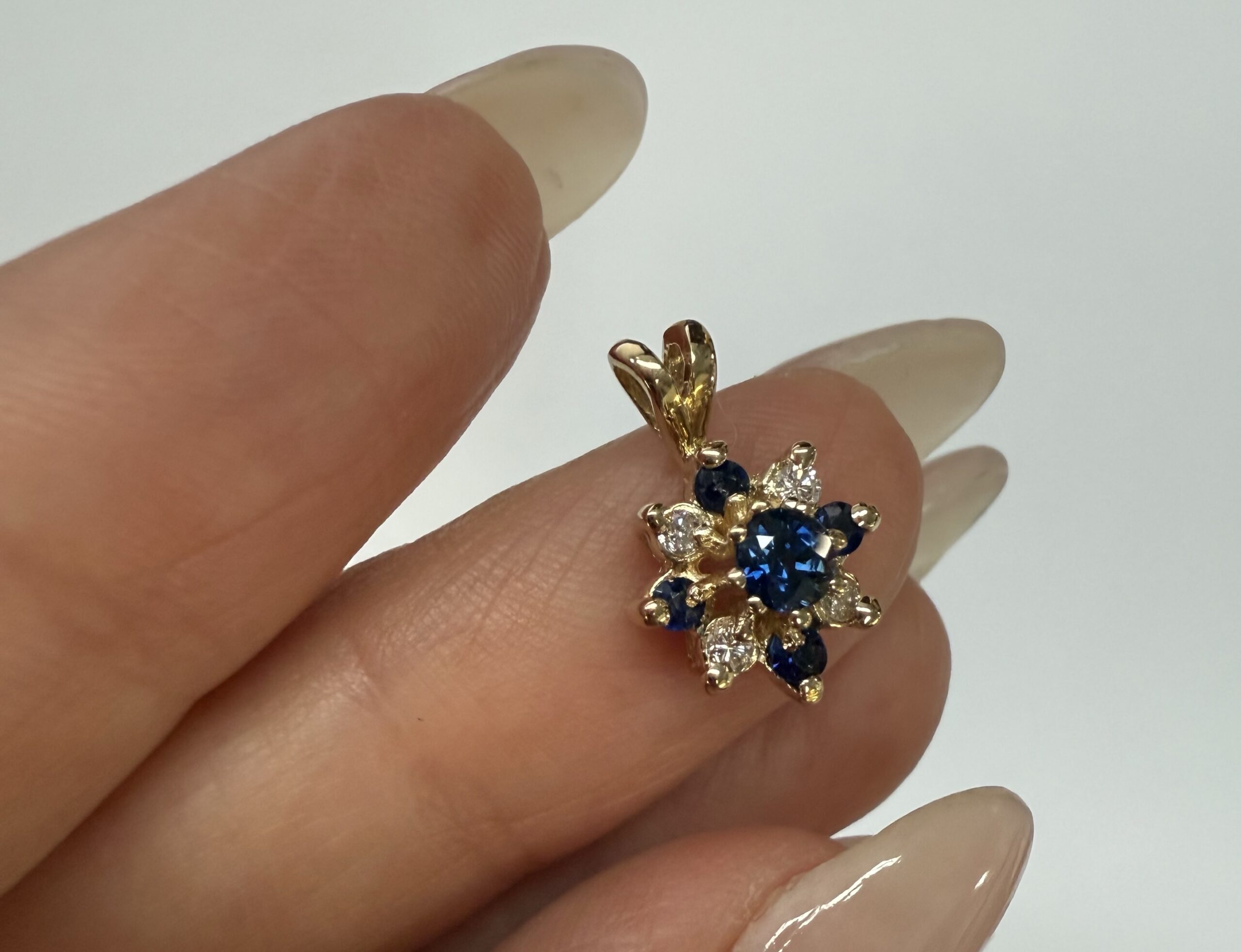 Vintage 14k Yellow Gold 1/4 Cttw Sapphire & Diamond Cluster Pendant - Image 15