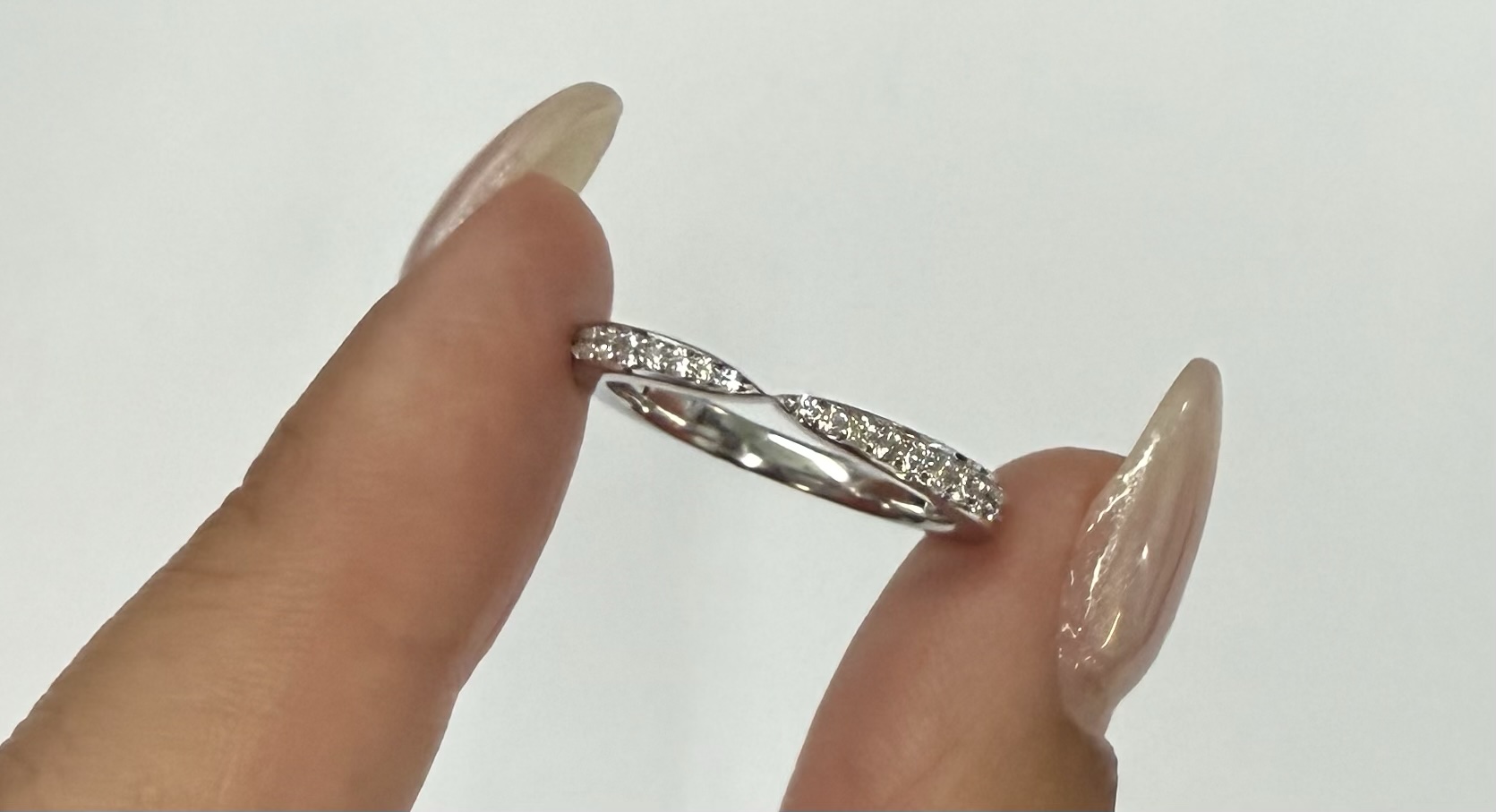 14k White Gold .23 Cttw Round Brilliant Cut Diamond Notched Band