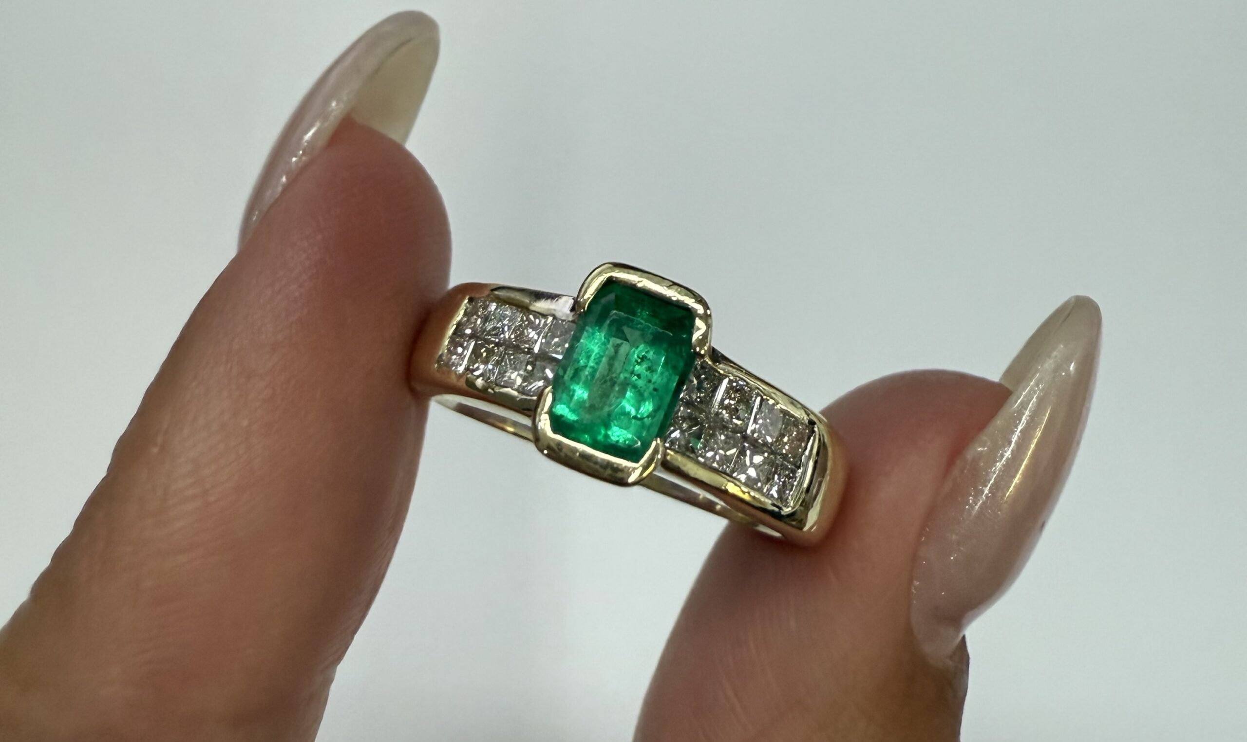 18k Yellow Gold Genuine 3/4 Cttw Emerald & 1 cttw Princess Cut Diamond Ring - Image 3