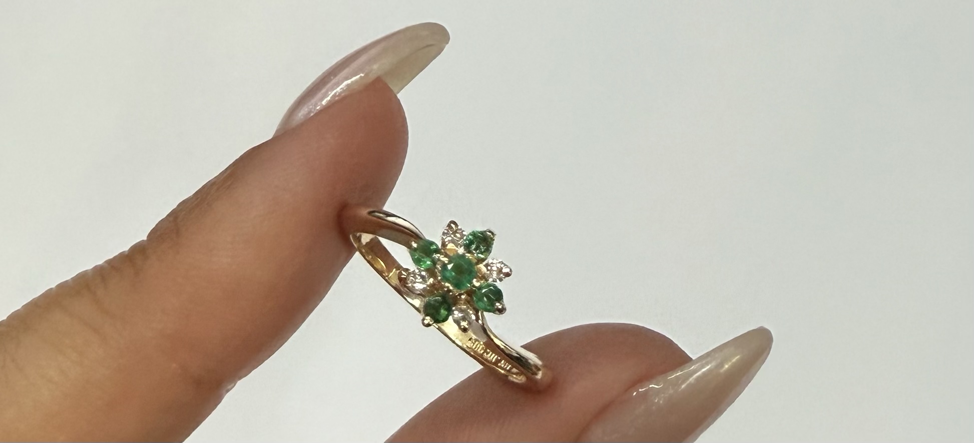 Vintage 14k Yellow Gold 1/4 Cttw Emerald & .10 Cttw Genuine Diamond Cluster Ring