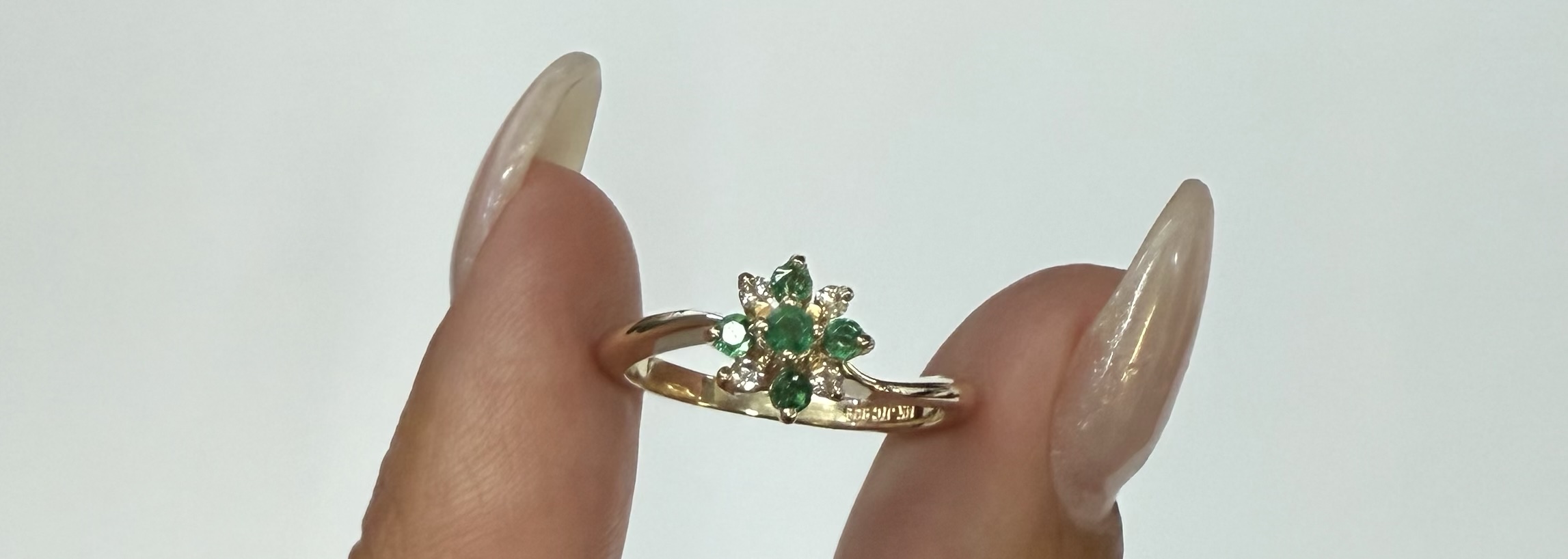 Vintage 14k Yellow Gold 1/4 Cttw Emerald & .10 Cttw Genuine Diamond Cluster Ring - Image 4