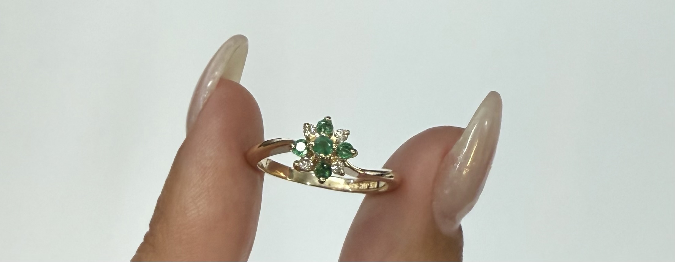 Vintage 14k Yellow Gold 1/4 Cttw Emerald & .10 Cttw Genuine Diamond Cluster Ring - Image 5