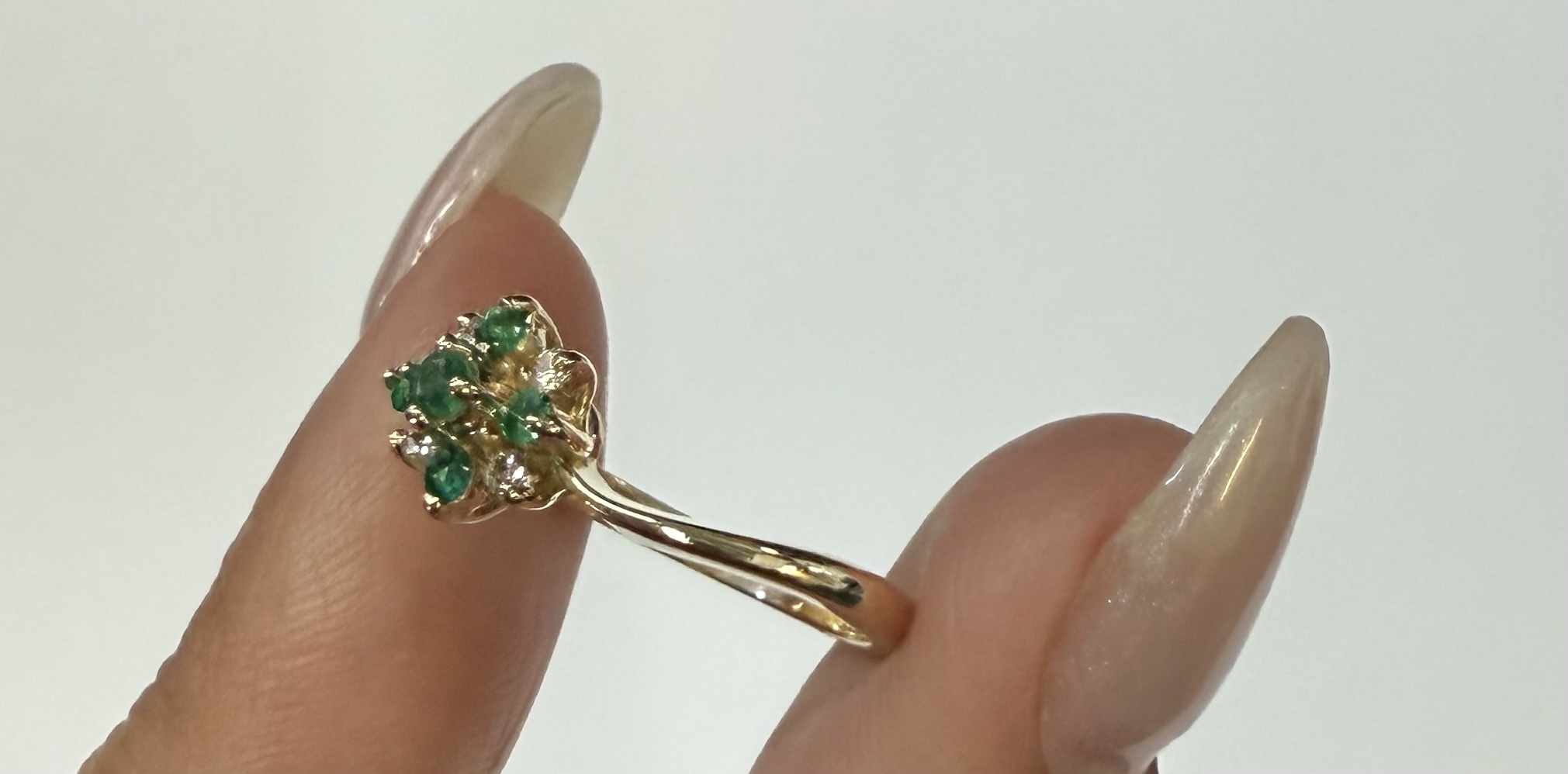 Vintage 14k Yellow Gold 1/4 Cttw Emerald & .10 Cttw Genuine Diamond Cluster Ring - Image 8