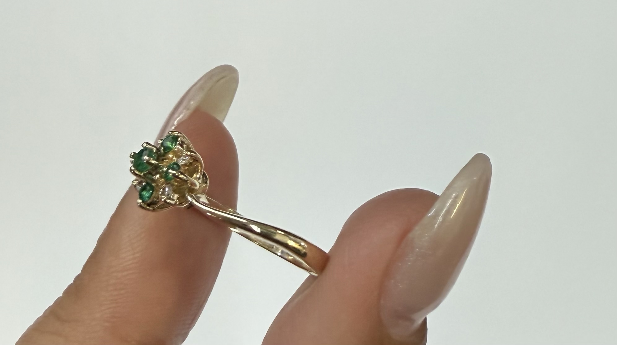 Vintage 14k Yellow Gold 1/4 Cttw Emerald & .10 Cttw Genuine Diamond Cluster Ring - Image 9