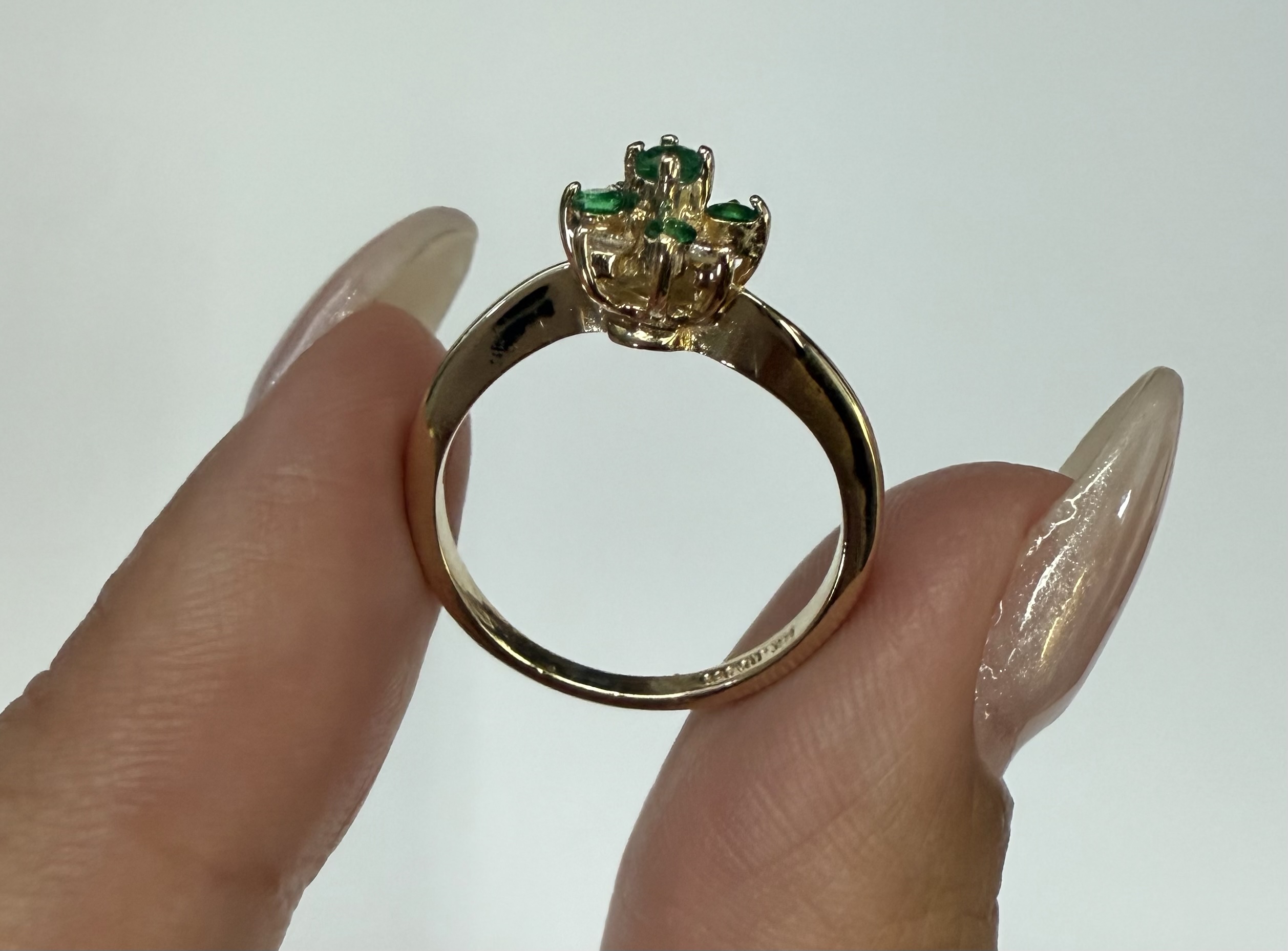 Vintage 14k Yellow Gold 1/4 Cttw Emerald & .10 Cttw Genuine Diamond Cluster Ring - Image 13