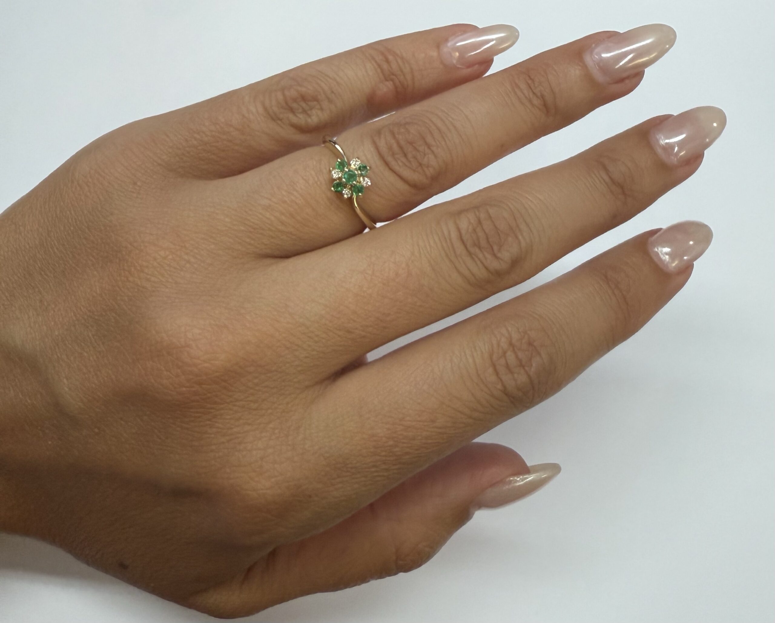 Vintage 14k Yellow Gold 1/4 Cttw Emerald & .10 Cttw Genuine Diamond Cluster Ring - Image 11