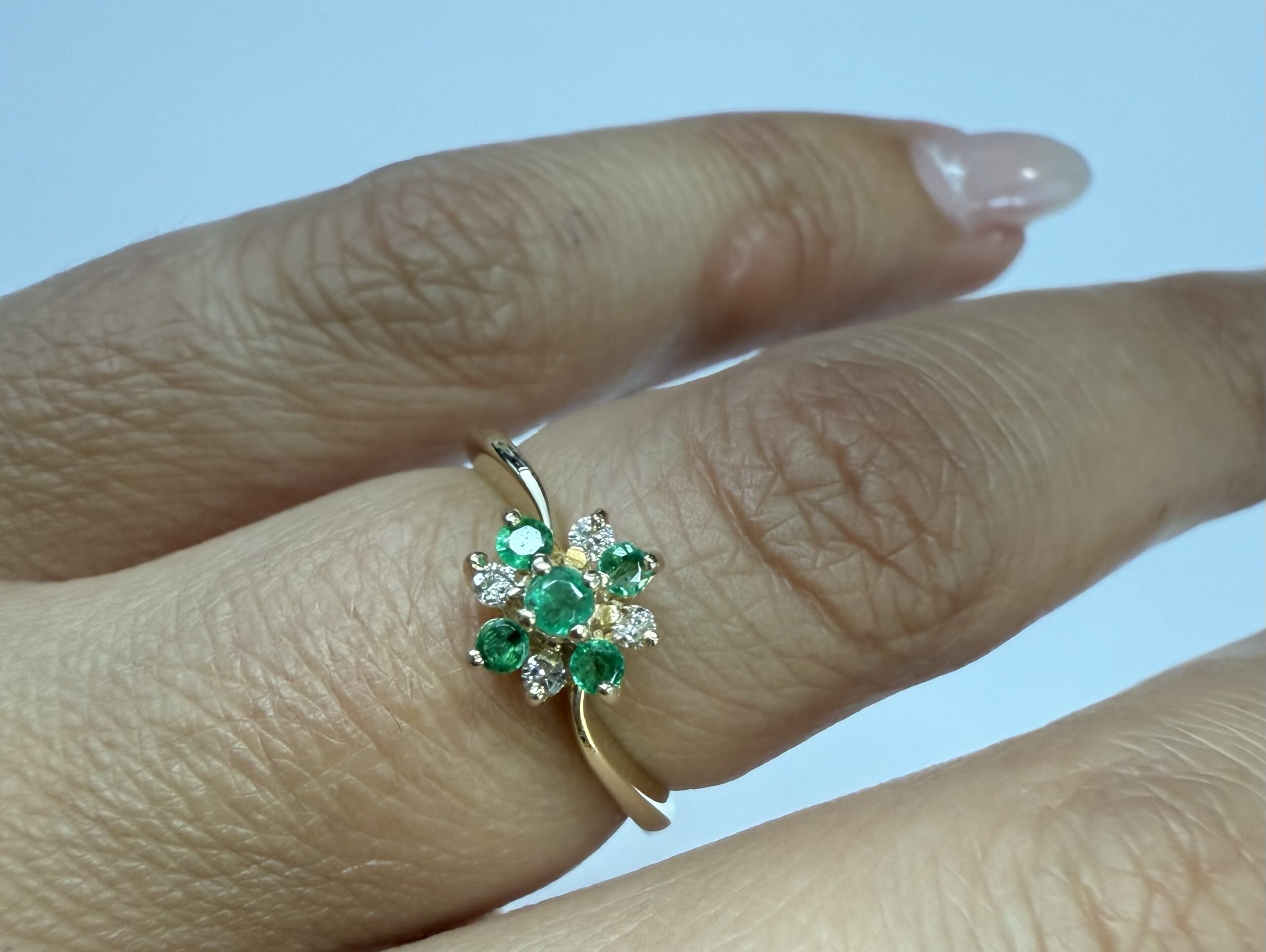 Vintage 14k Yellow Gold 1/4 Cttw Emerald & .10 Cttw Genuine Diamond Cluster Ring - Image 15