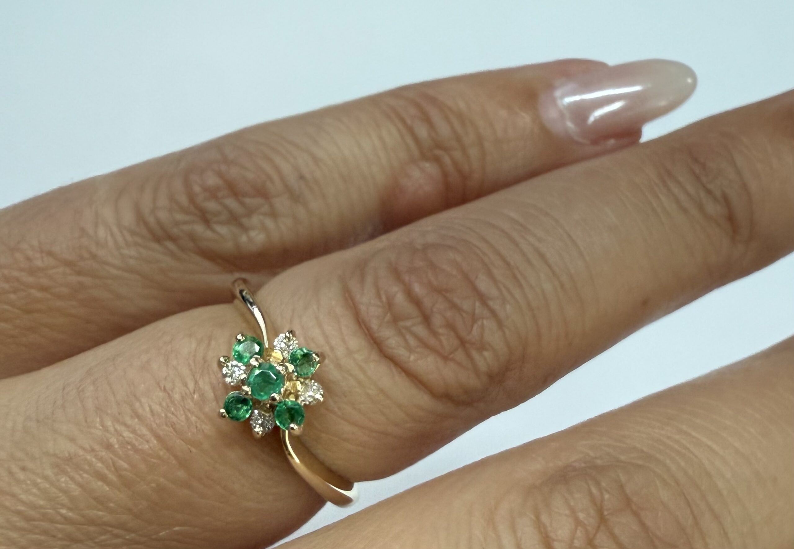 Vintage 14k Yellow Gold 1/4 Cttw Emerald & .10 Cttw Genuine Diamond Cluster Ring - Image 16