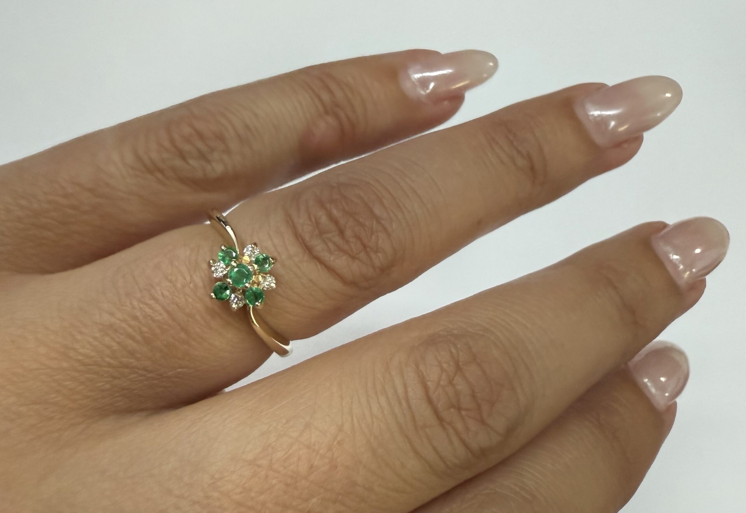 Vintage 14k Yellow Gold 1/4 Cttw Emerald & .10 Cttw Genuine Diamond Cluster Ring - Image 17