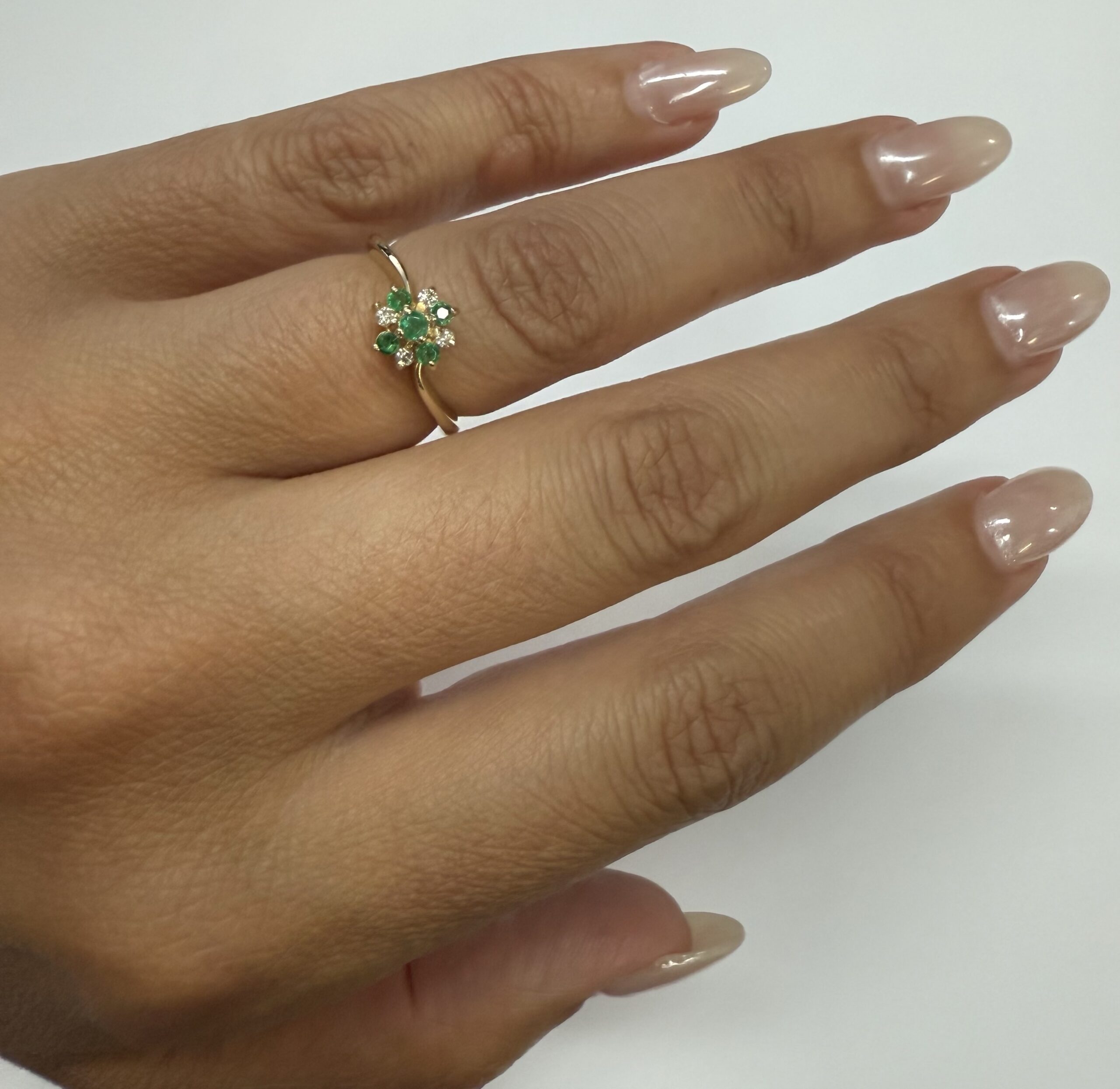 Vintage 14k Yellow Gold 1/4 Cttw Emerald & .10 Cttw Genuine Diamond Cluster Ring - Image 24