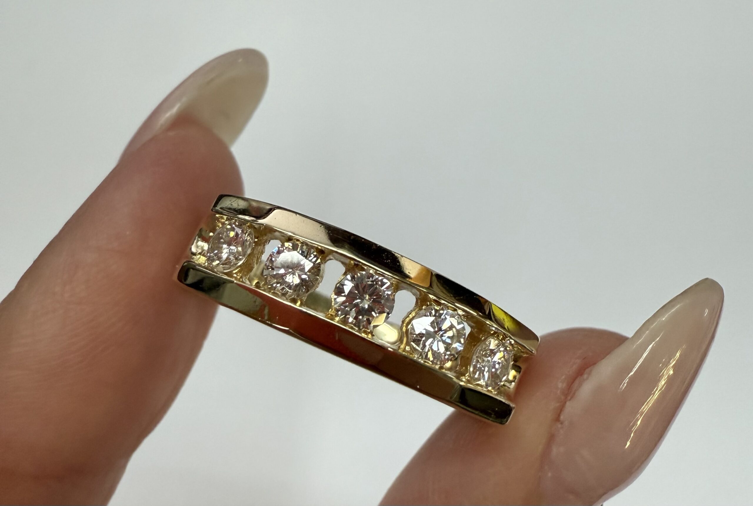 Gent's Vintage 14k Yellow Gold 5 Stone Genuine 3/4 Carat Diamond Band - Image 3