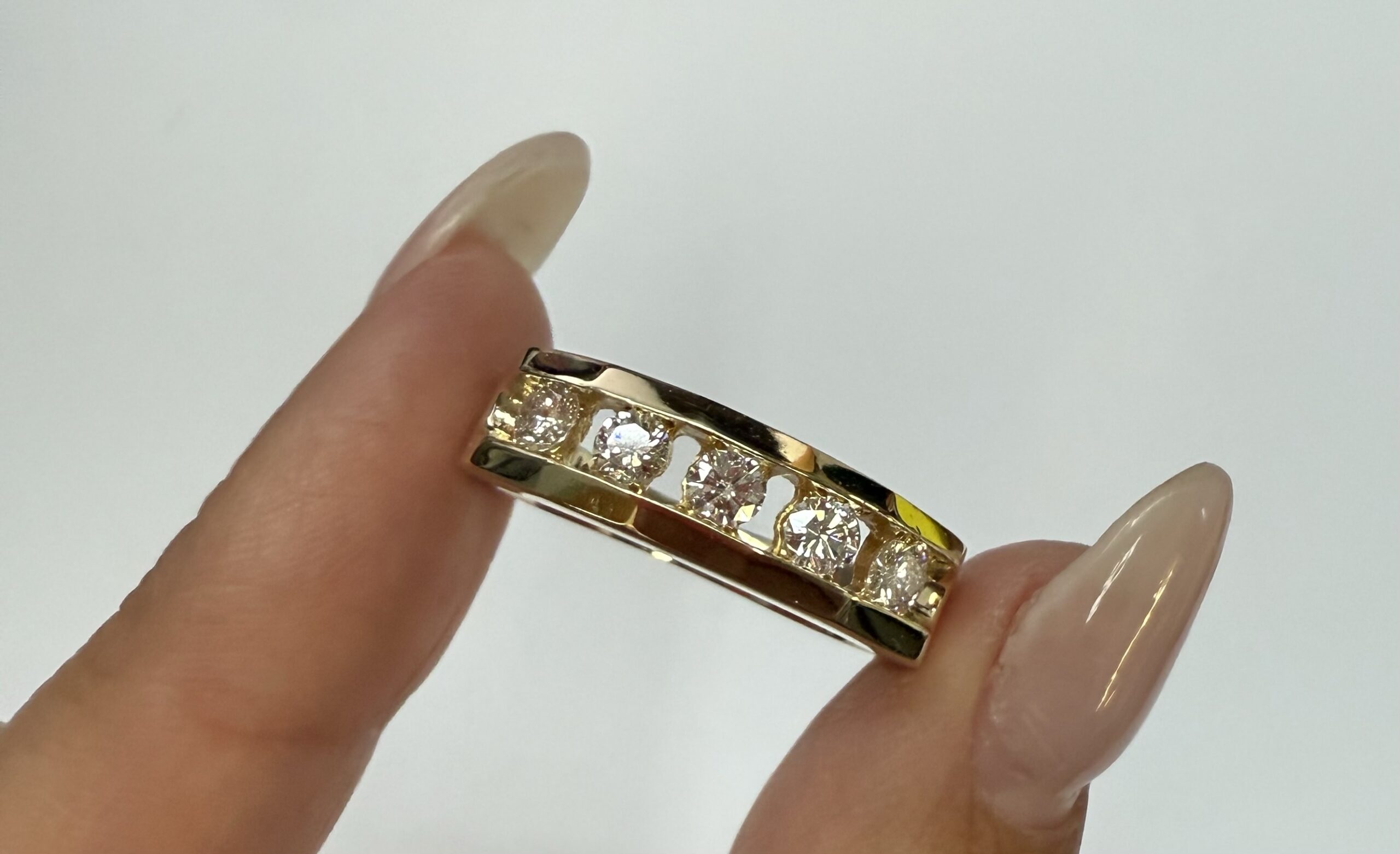 Gent's Vintage 14k Yellow Gold 5 Stone Genuine 3/4 Carat Diamond Band - Image 4
