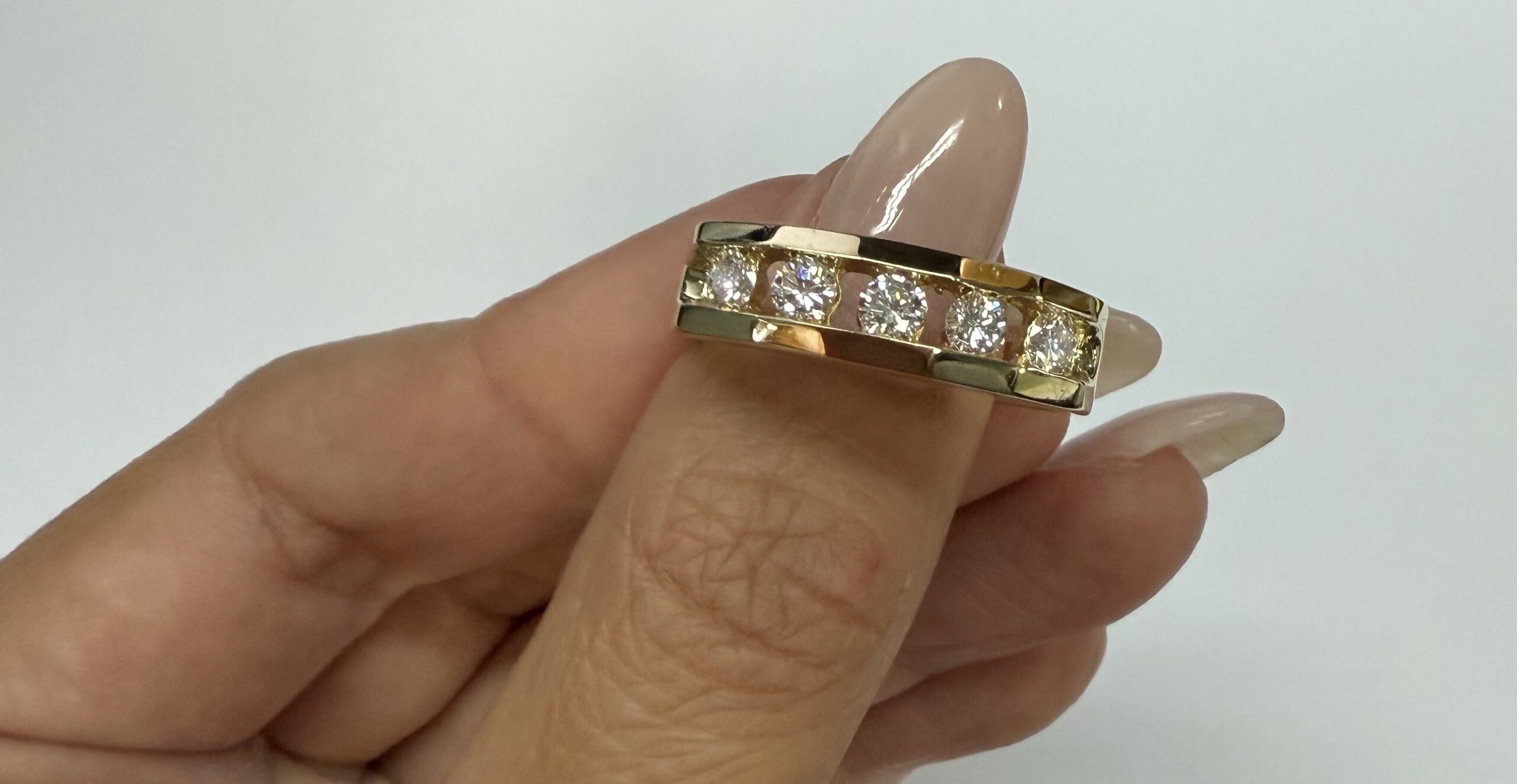 Gent's Vintage 14k Yellow Gold 5 Stone Genuine 3/4 Carat Diamond Band - Image 5