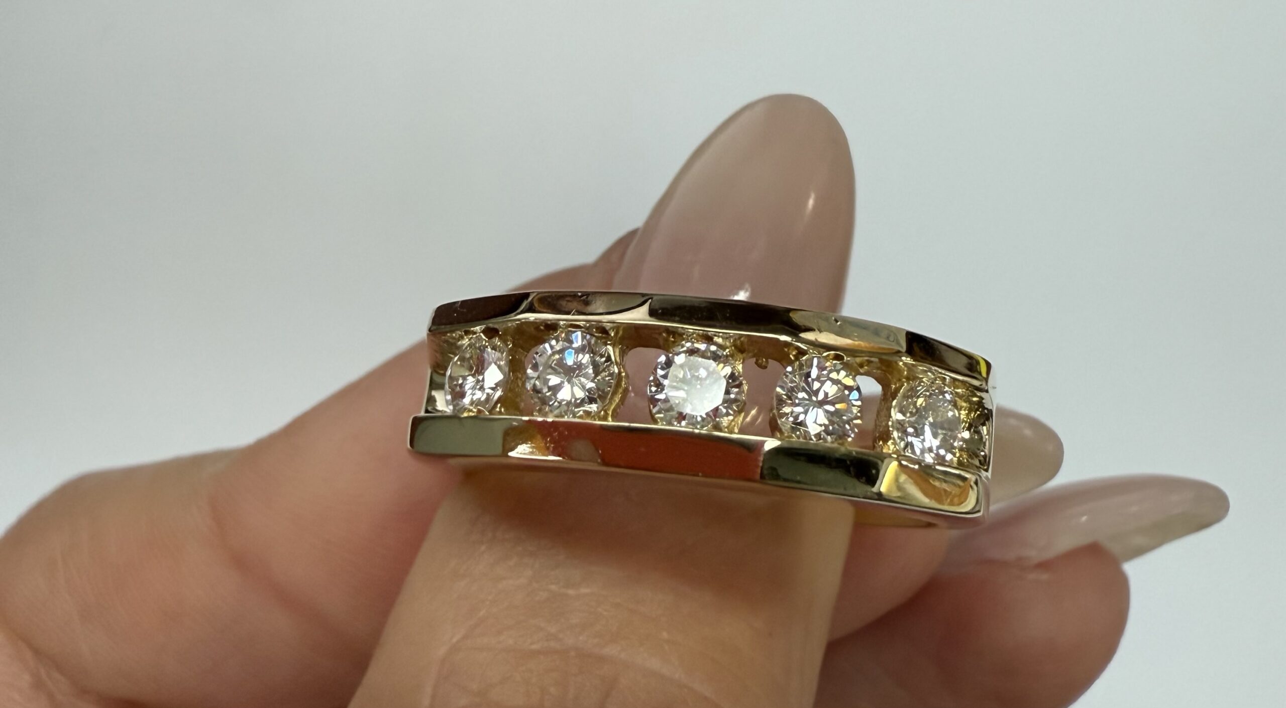 Gent's Vintage 14k Yellow Gold 5 Stone Genuine 3/4 Carat Diamond Band - Image 11