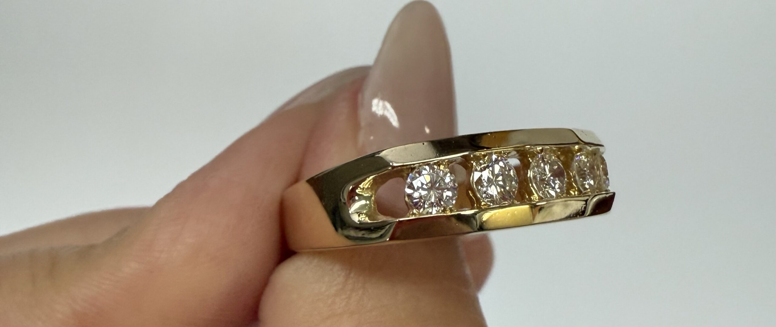 Gent's Vintage 14k Yellow Gold 5 Stone Genuine 3/4 Carat Diamond Band - Image 10