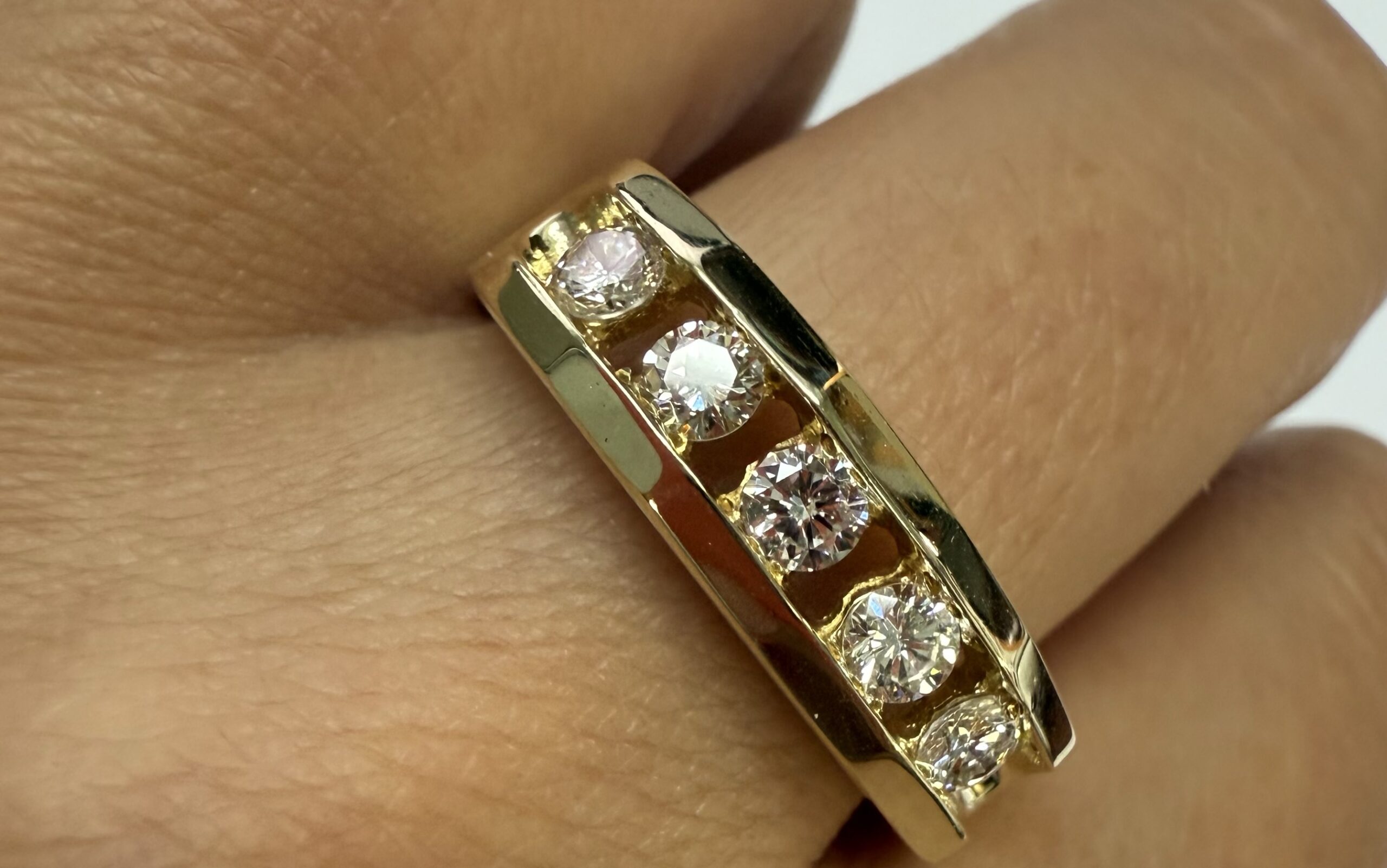 Gent's Vintage 14k Yellow Gold 5 Stone Genuine 3/4 Carat Diamond Band - Image 20