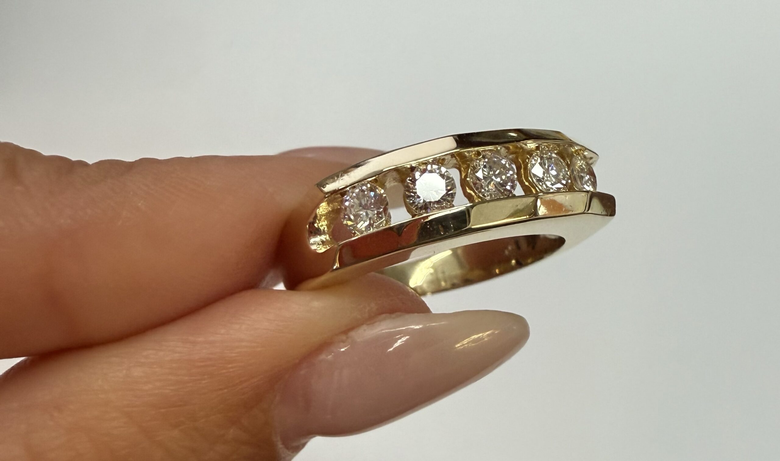 Gent's Vintage 14k Yellow Gold 5 Stone Genuine 3/4 Carat Diamond Band - Image 29