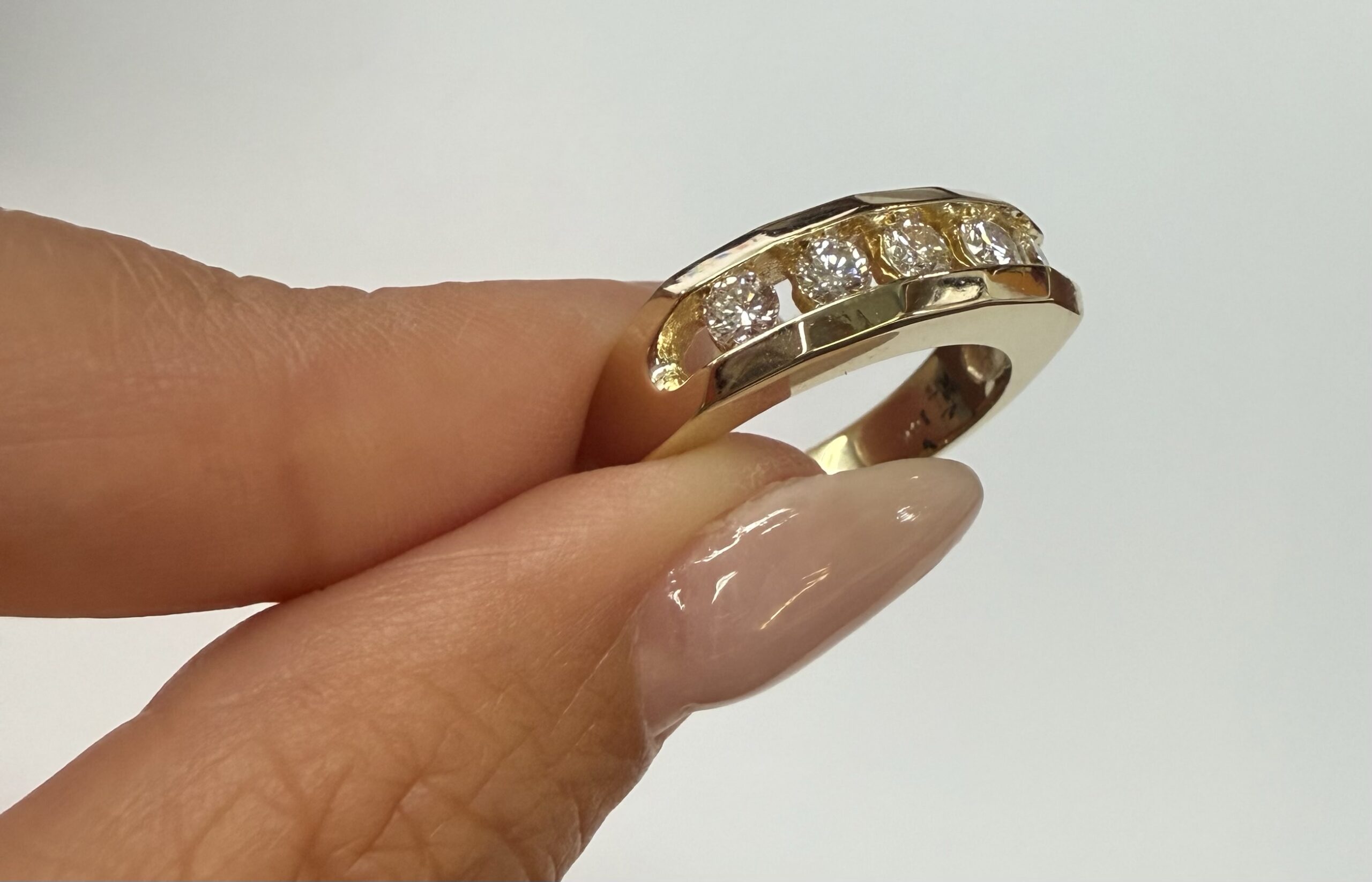 Gent's Vintage 14k Yellow Gold 5 Stone Genuine 3/4 Carat Diamond Band - Image 30