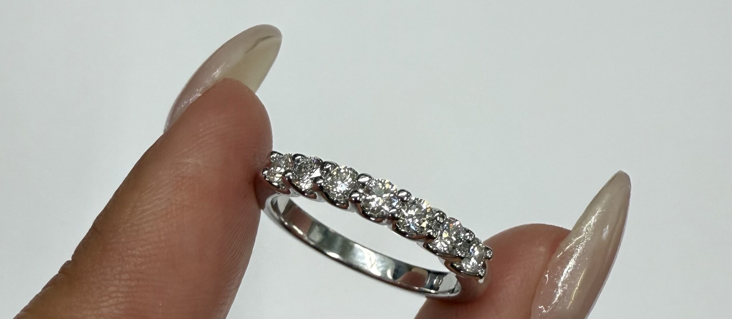 14k White Gold 7 Stone Genuine .48 Cttw Round Brilliant Cut Diamond Band - Image 3