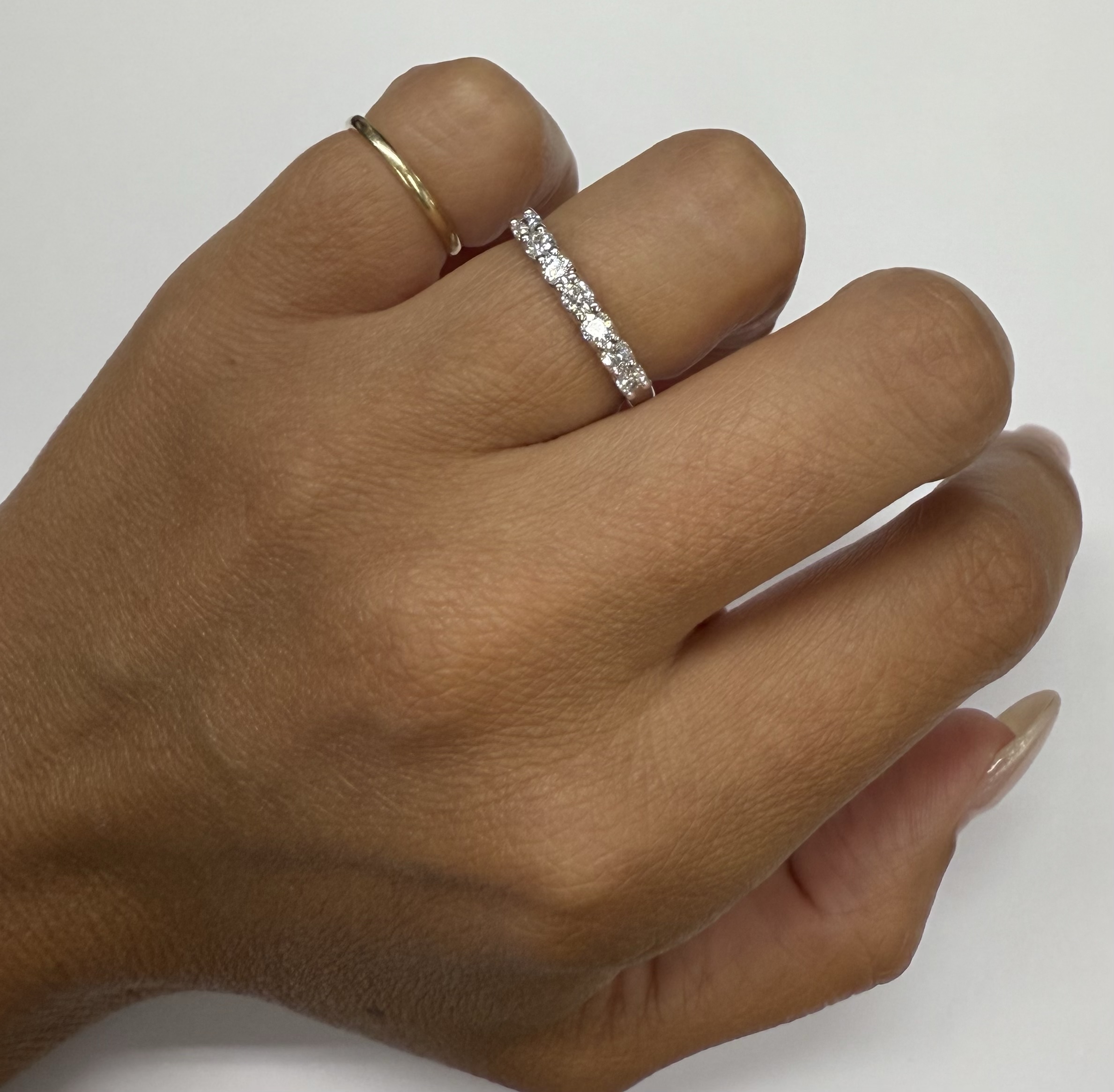 14k White Gold 7 Stone Genuine .48 Cttw Round Brilliant Cut Diamond Band - Image 17