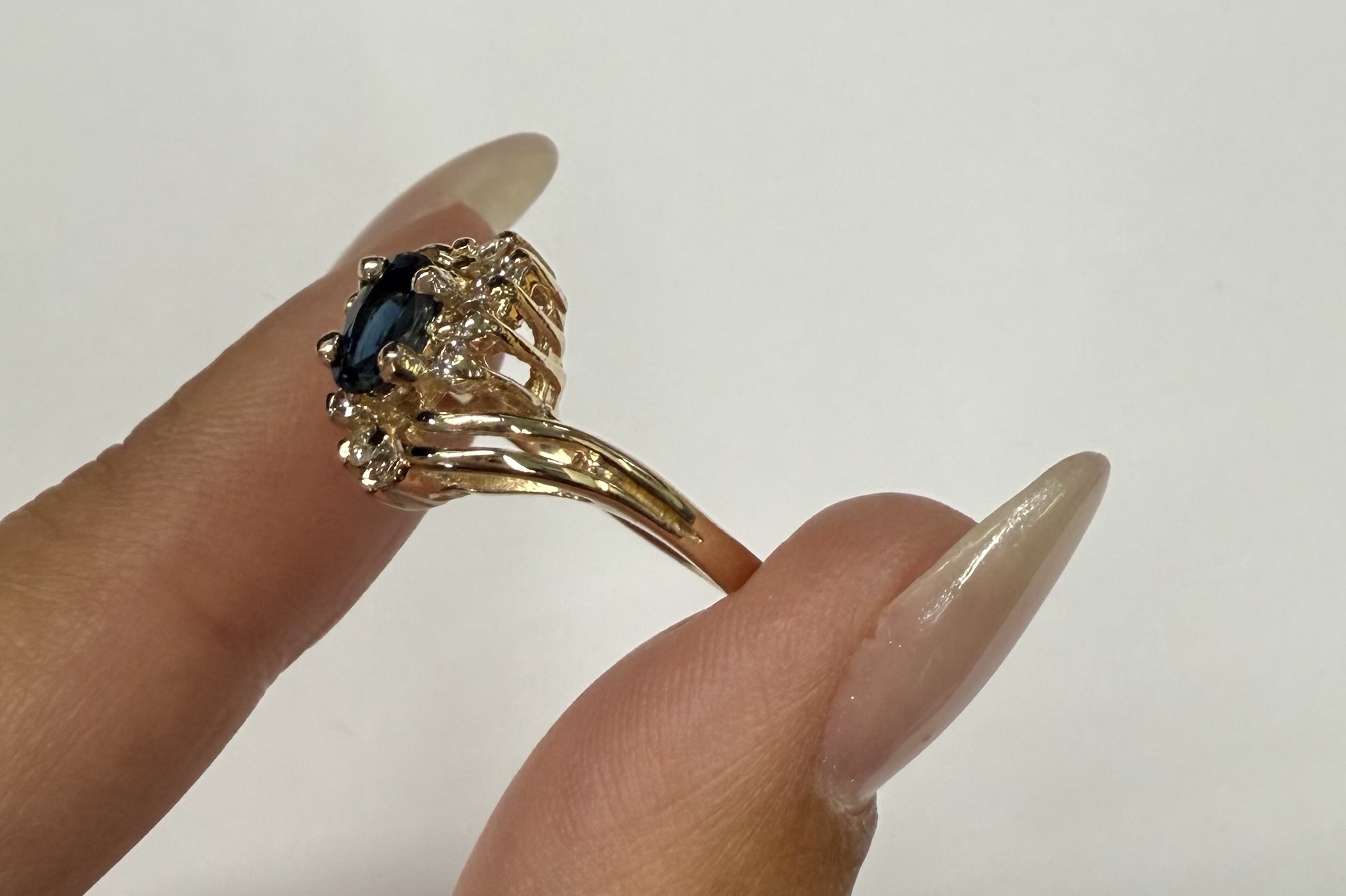 Vintage 14k Yellow Gold Sapphire & Diamond Cluster Ring - Image 4