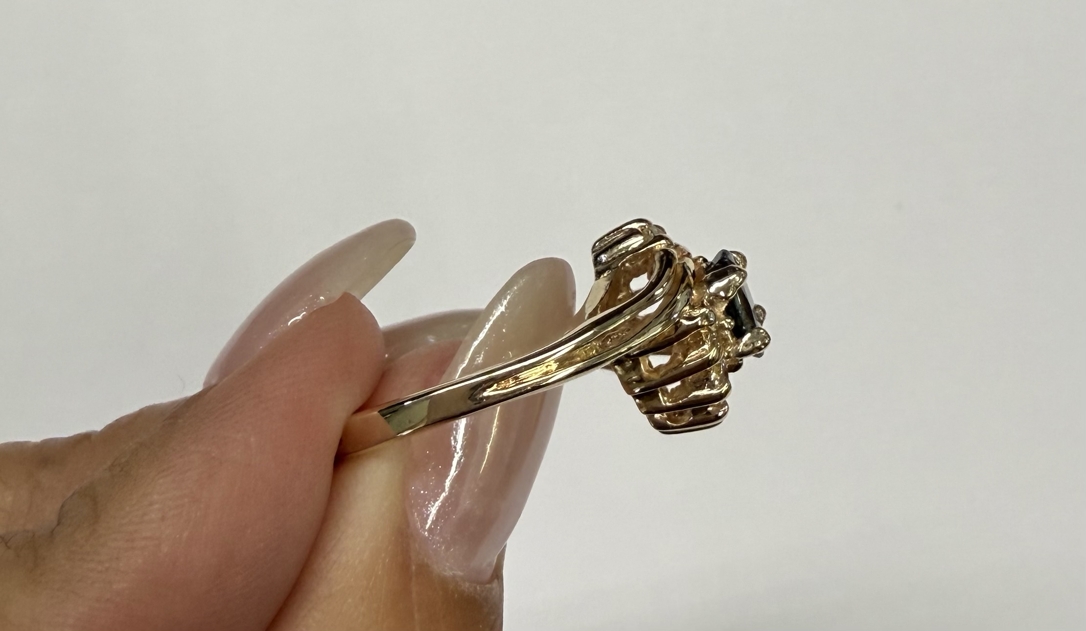 Vintage 14k Yellow Gold Sapphire & Diamond Cluster Ring - Image 5