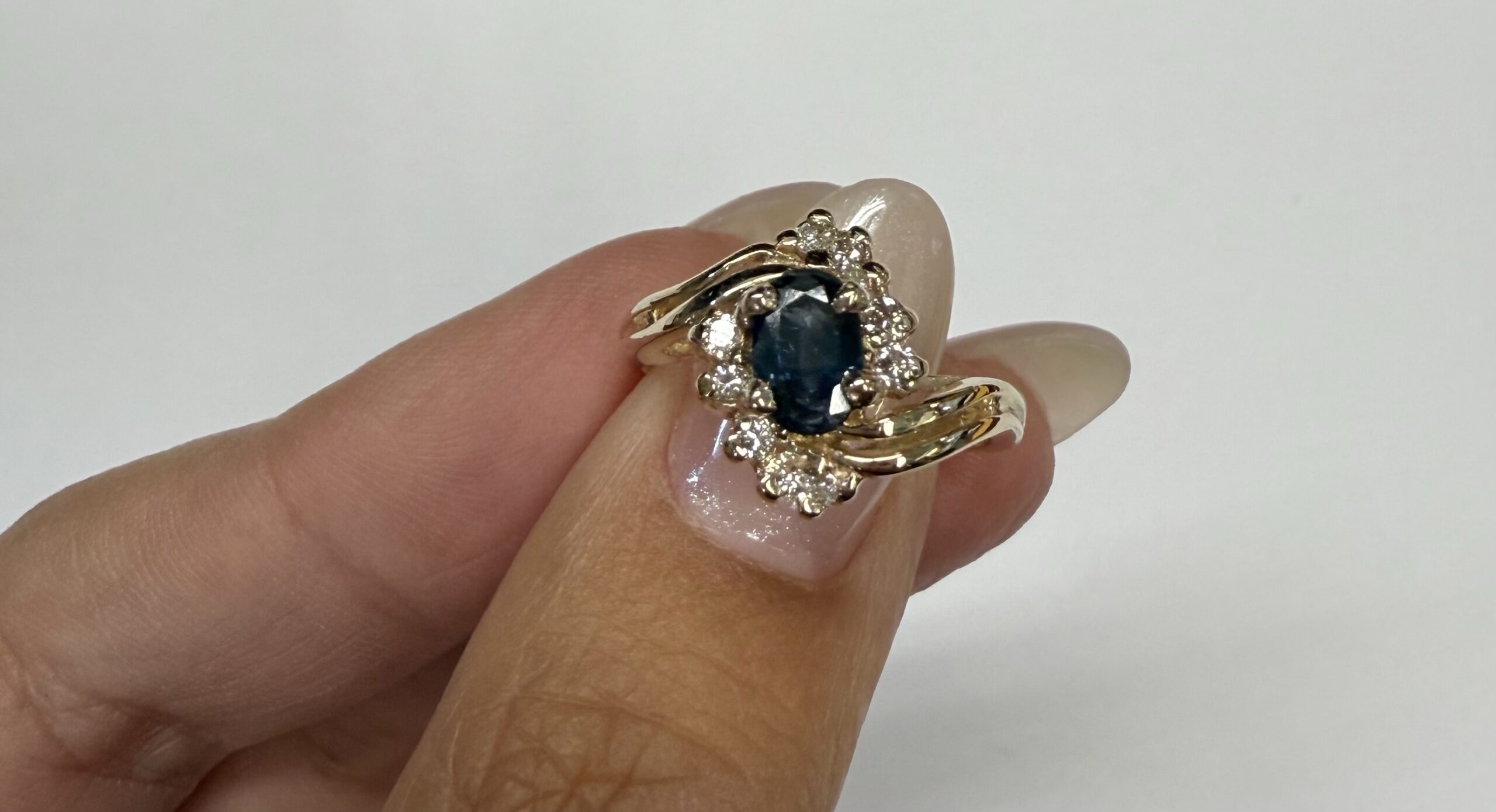 Vintage 14k Yellow Gold Sapphire & Diamond Cluster Ring - Image 6