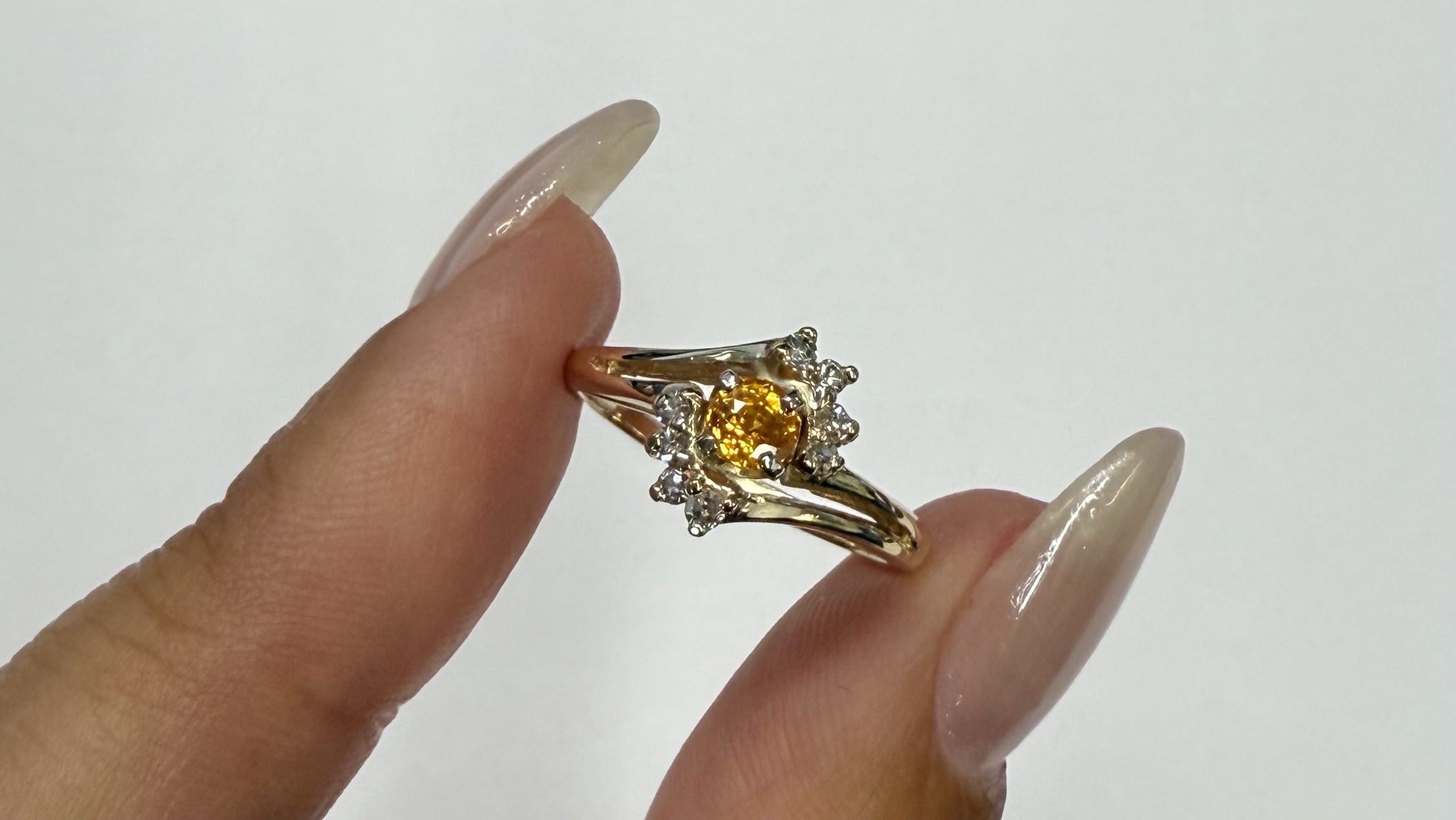 Vintage 14k Yellow Gold Genuine .32 Cttw Yellow Sapphire & Diamond Cluster Ring - Image 4