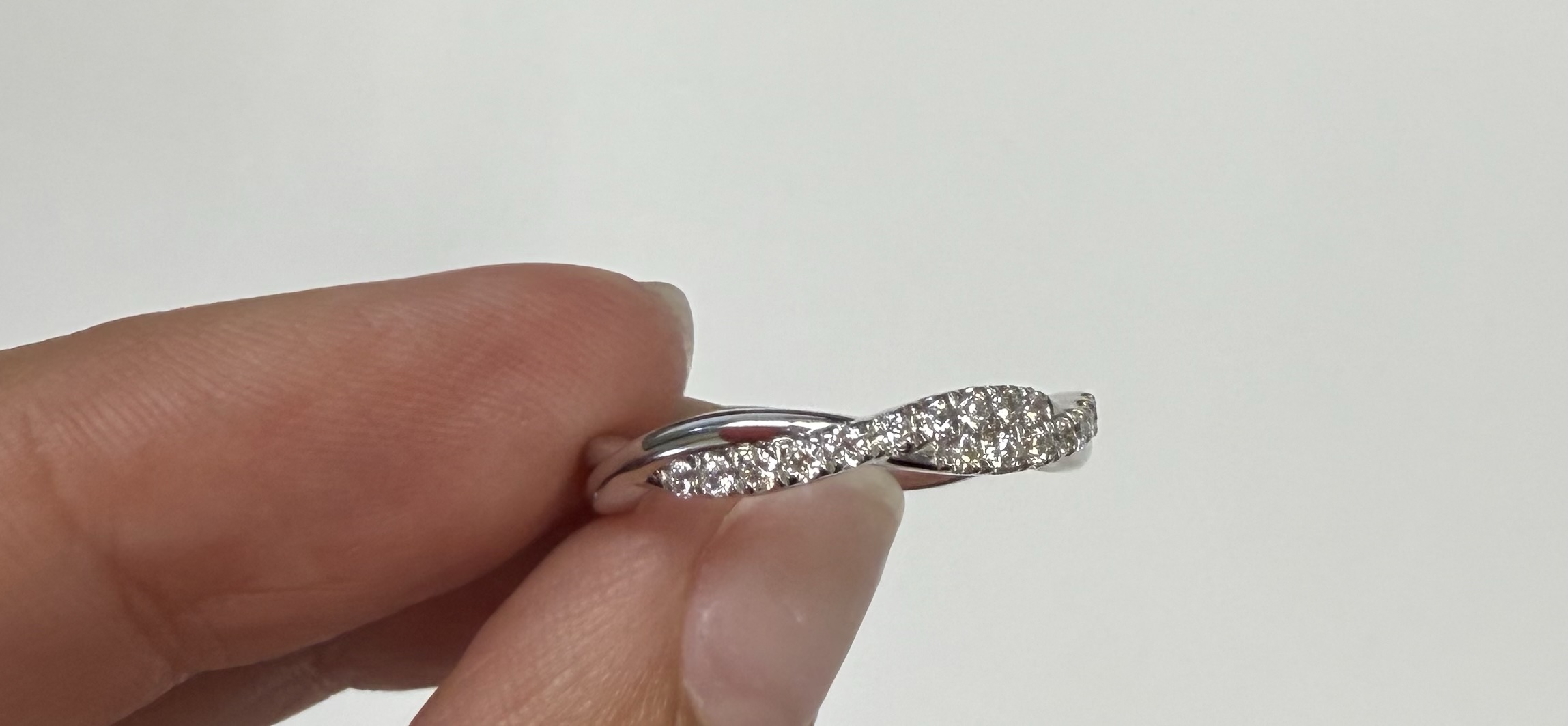 14k White Gold 26 Stone Genuine .26 Cttw Round Brilliant Cut Diamond Twist Band - Image 2