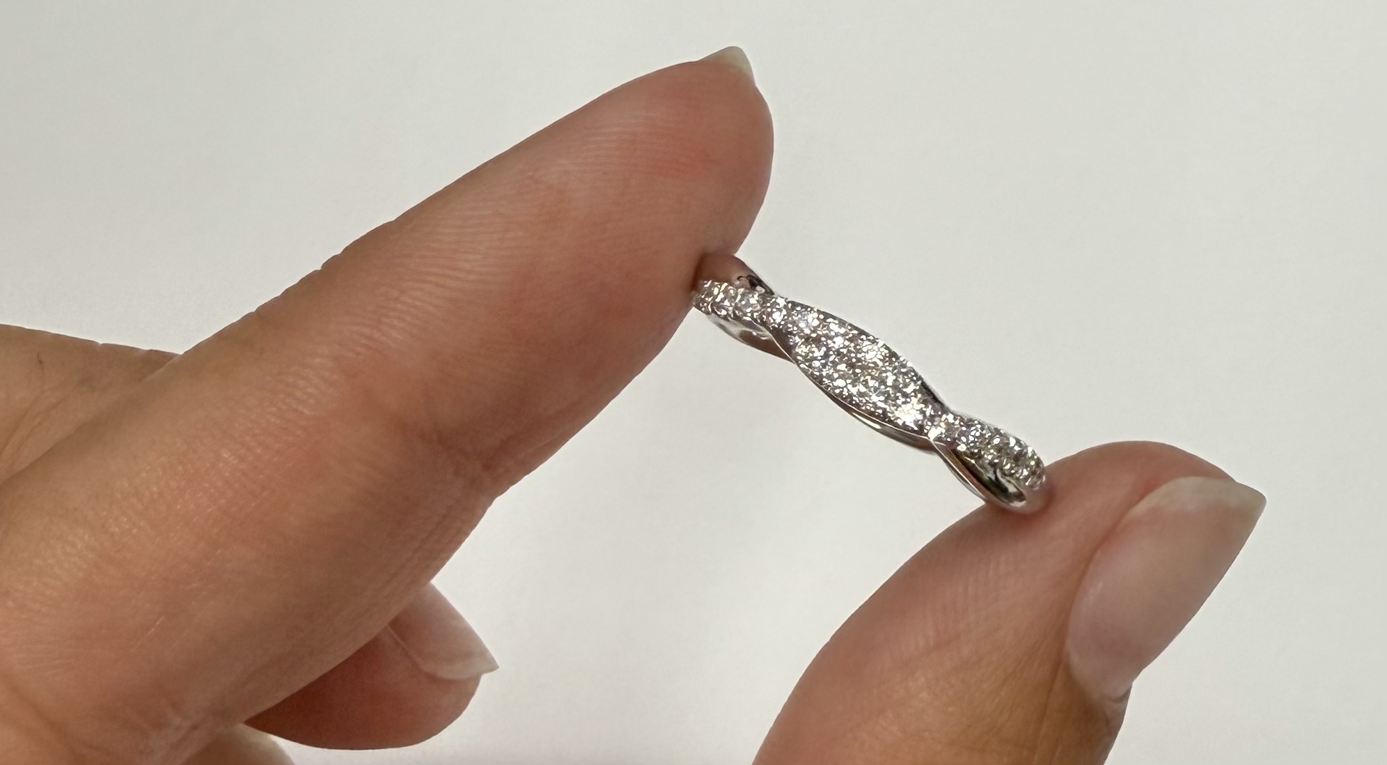 14k White Gold 26 Stone Genuine .26 Cttw Round Brilliant Cut Diamond Twist Band - Image 8