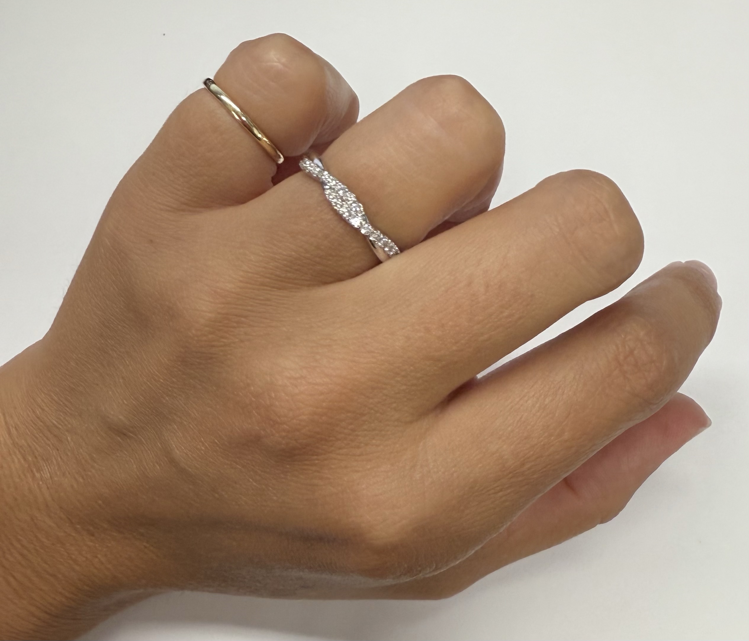 14k White Gold 26 Stone Genuine .26 Cttw Round Brilliant Cut Diamond Twist Band - Image 11