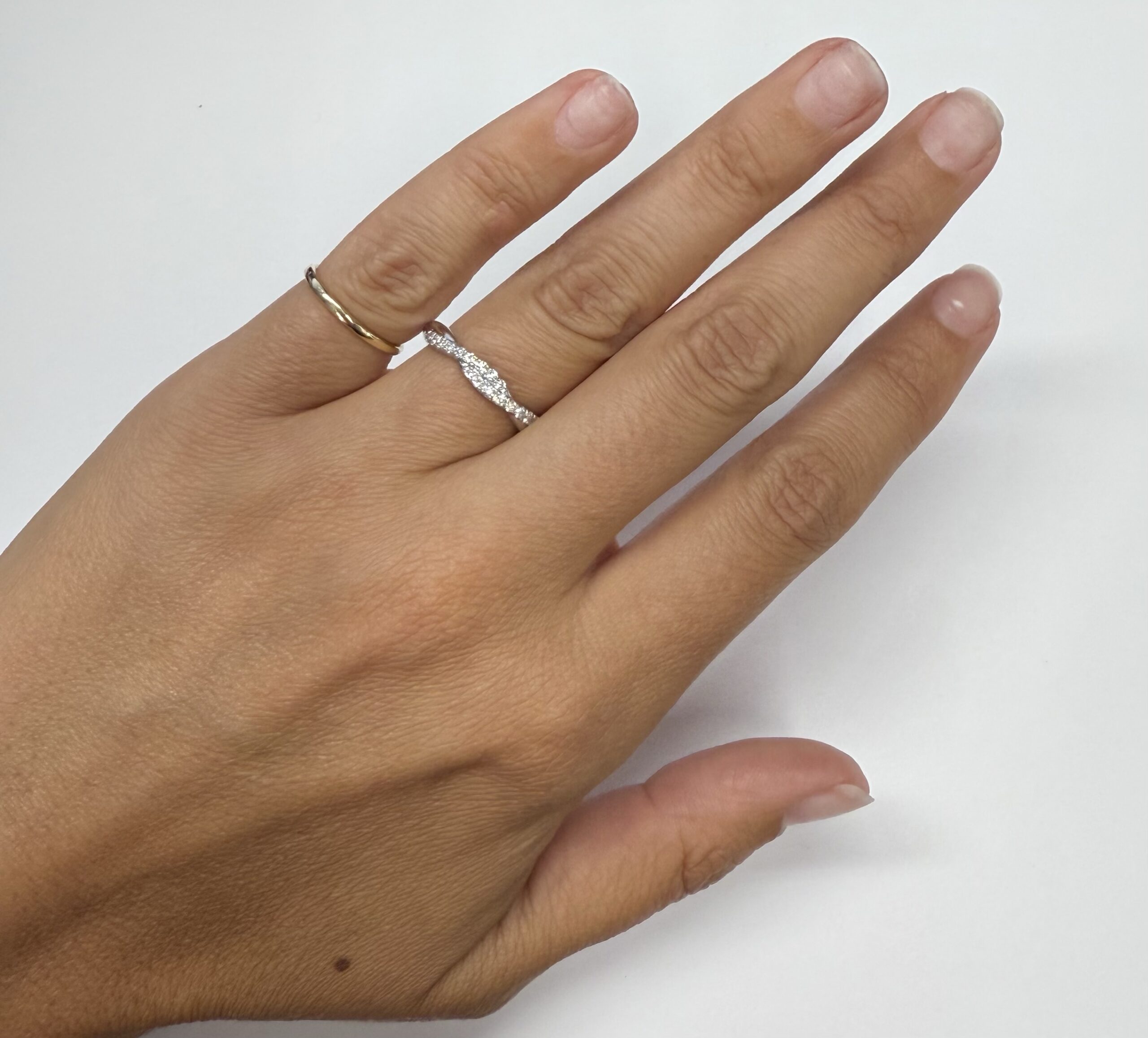 14k White Gold 26 Stone Genuine .26 Cttw Round Brilliant Cut Diamond Twist Band - Image 16