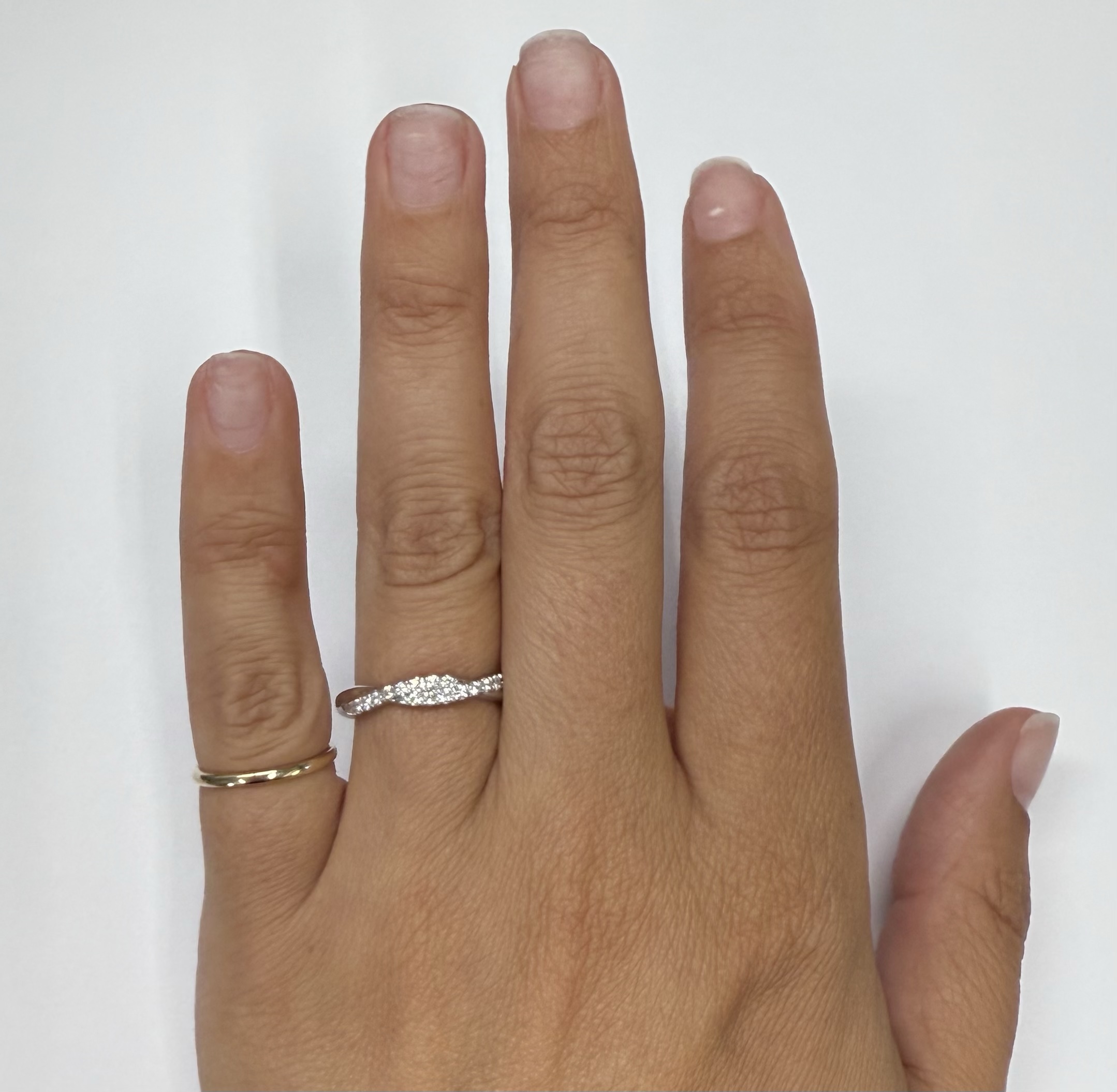 14k White Gold 26 Stone Genuine .26 Cttw Round Brilliant Cut Diamond Twist Band - Image 17