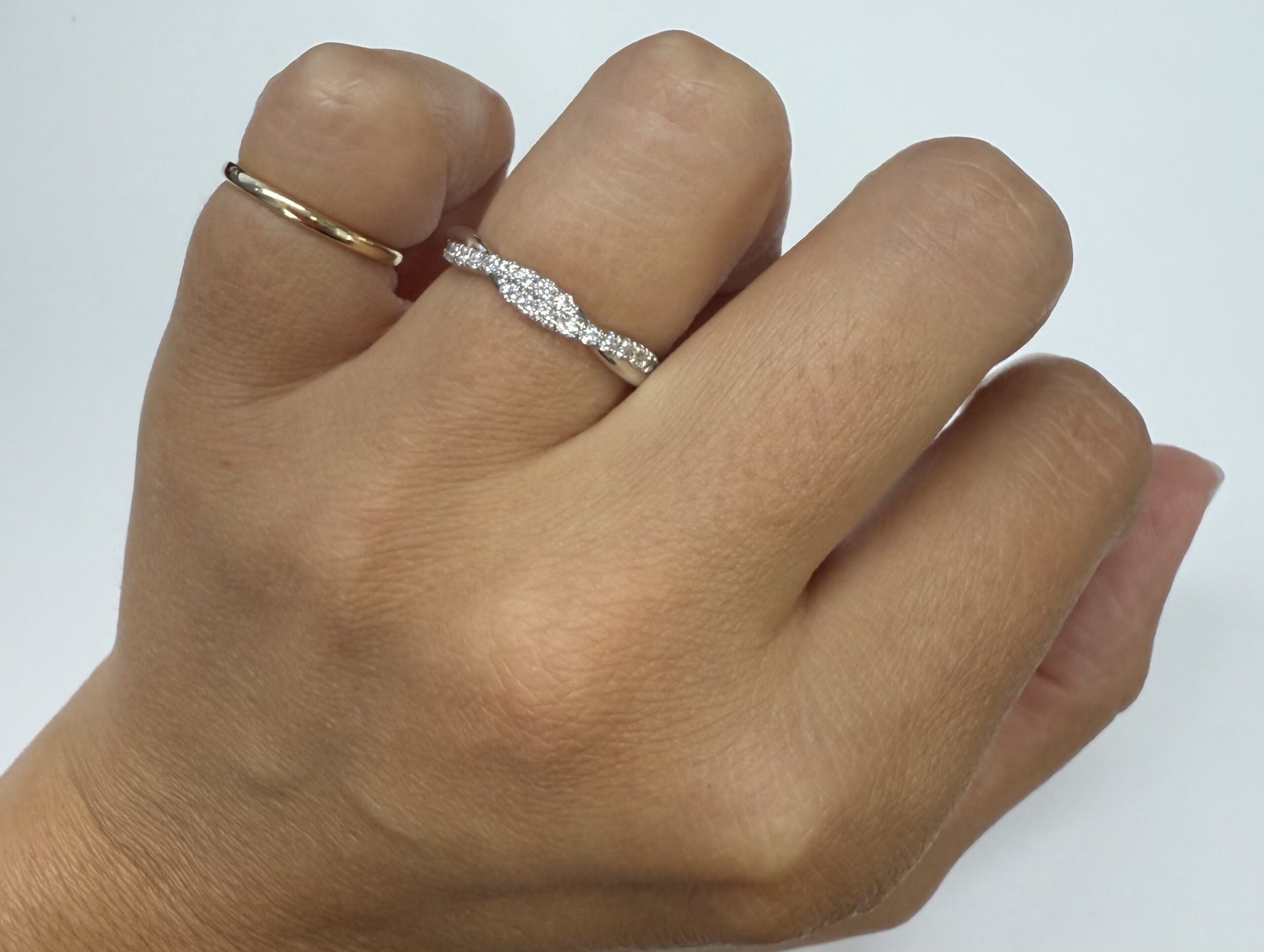14k White Gold 26 Stone Genuine .26 Cttw Round Brilliant Cut Diamond Twist Band - Image 22