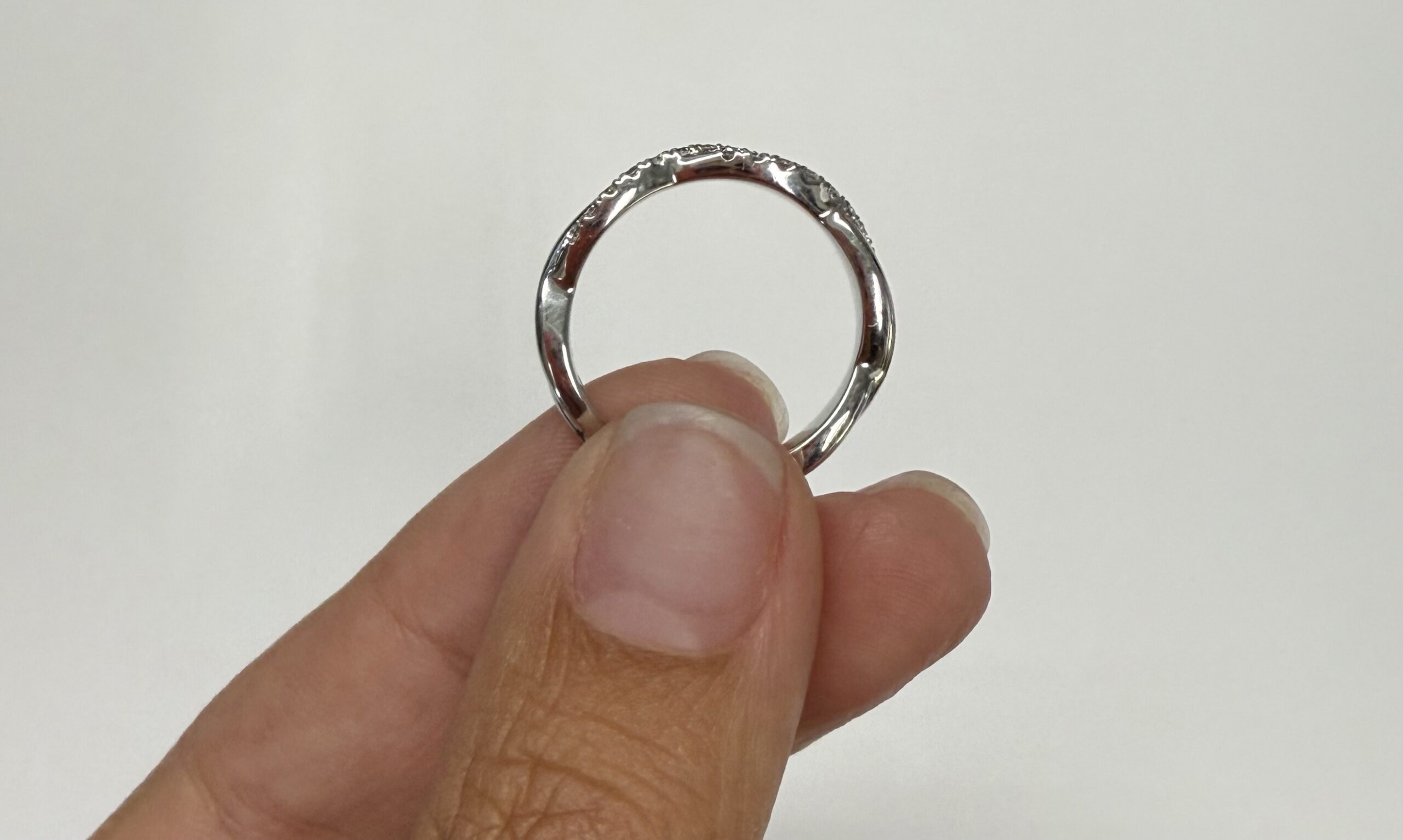 14k White Gold 26 Stone Genuine .26 Cttw Round Brilliant Cut Diamond Twist Band - Image 24