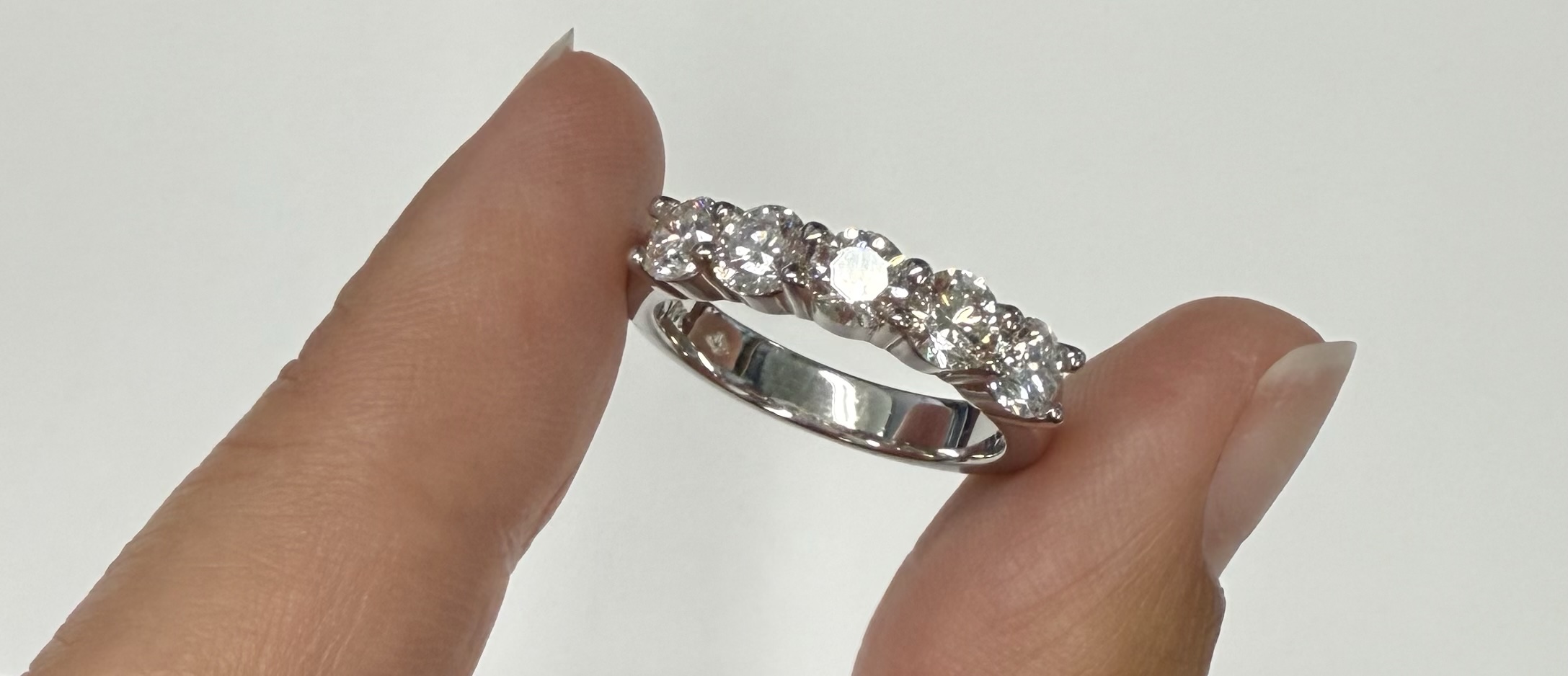 14k White Gold Shared Prong 5 Stone Genuine 1.54 Cttw Round Brilliant Cut Diamond Band - Image 12