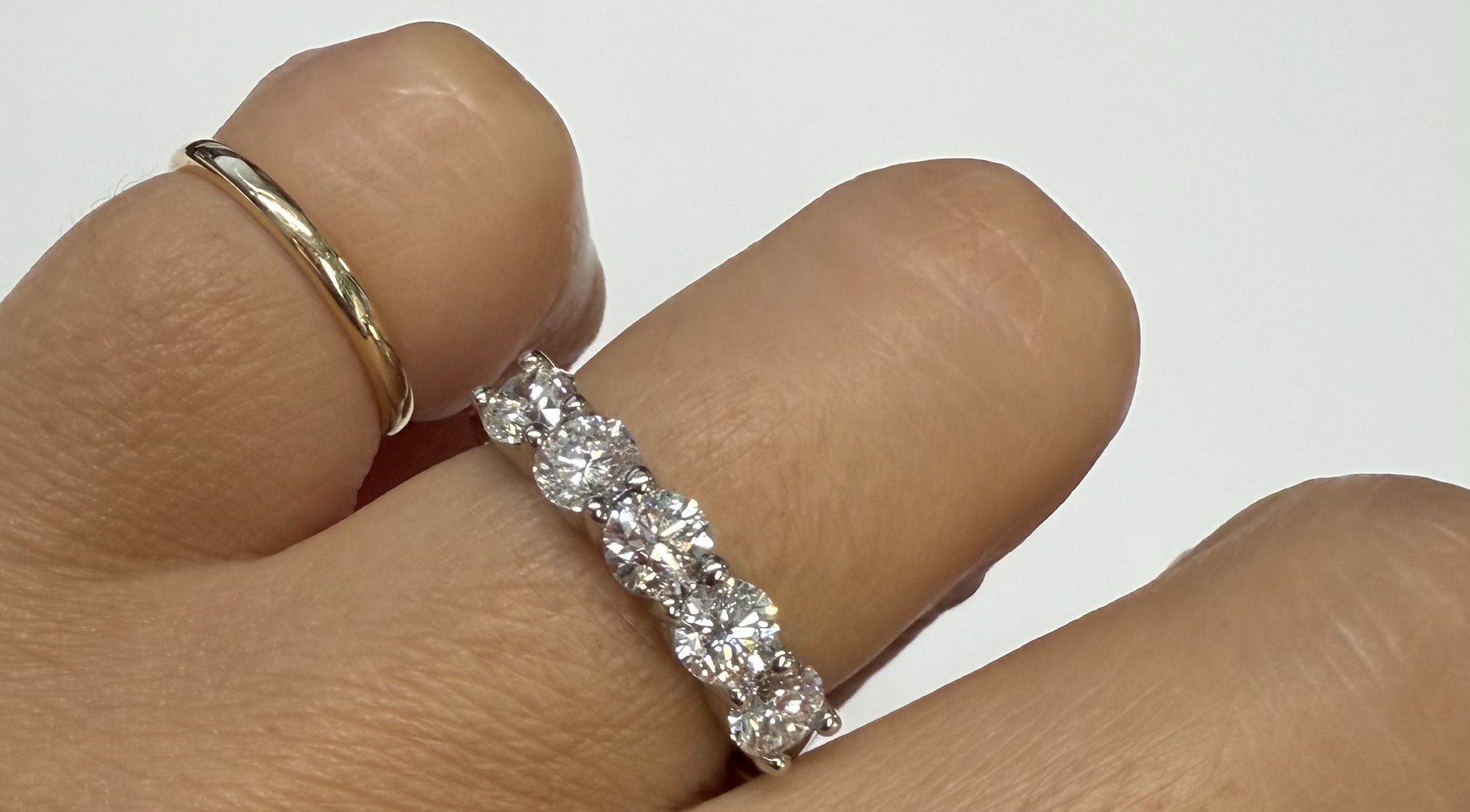 14k White Gold Shared Prong 5 Stone Genuine 1.54 Cttw Round Brilliant Cut Diamond Band - Image 10