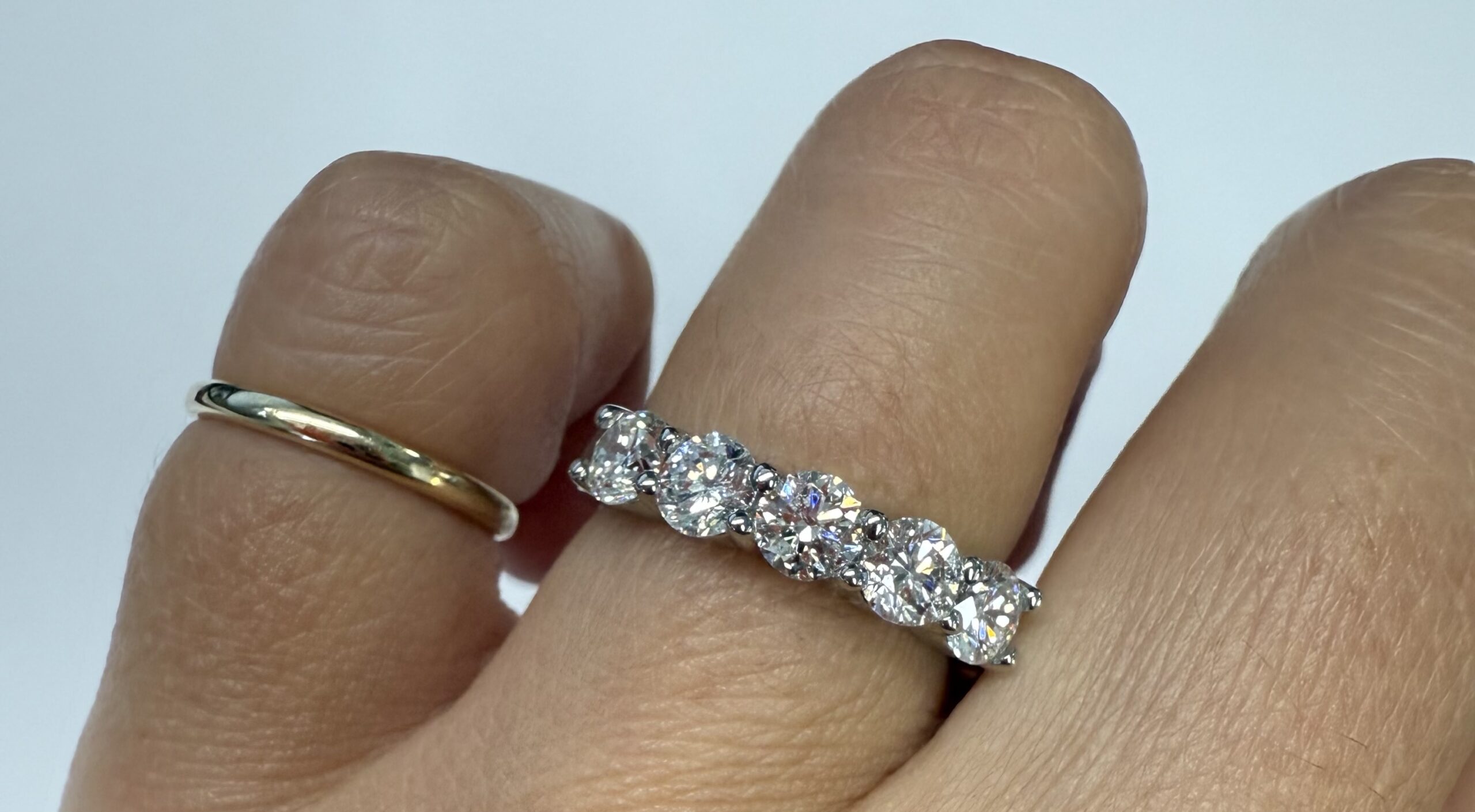 14k White Gold Shared Prong 5 Stone Genuine 1.54 Cttw Round Brilliant Cut Diamond Band - Image 9