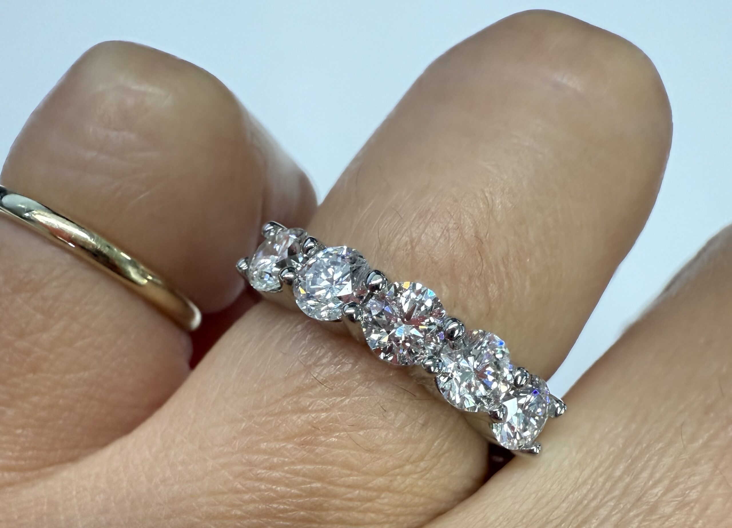 14k White Gold Shared Prong 5 Stone Genuine 1.54 Cttw Round Brilliant Cut Diamond Band - Image 13