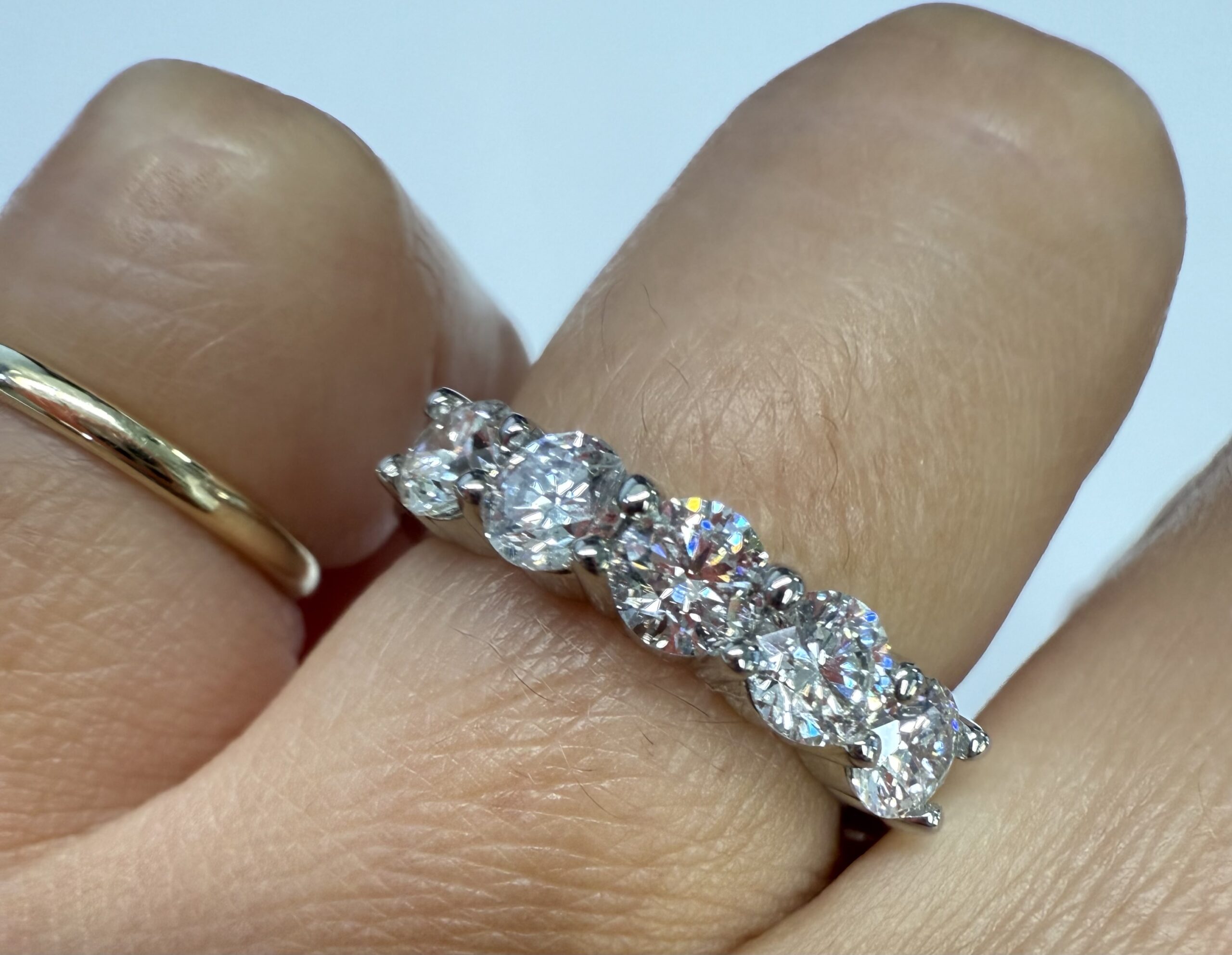 14k White Gold Shared Prong 5 Stone Genuine 1.54 Cttw Round Brilliant Cut Diamond Band - Image 14